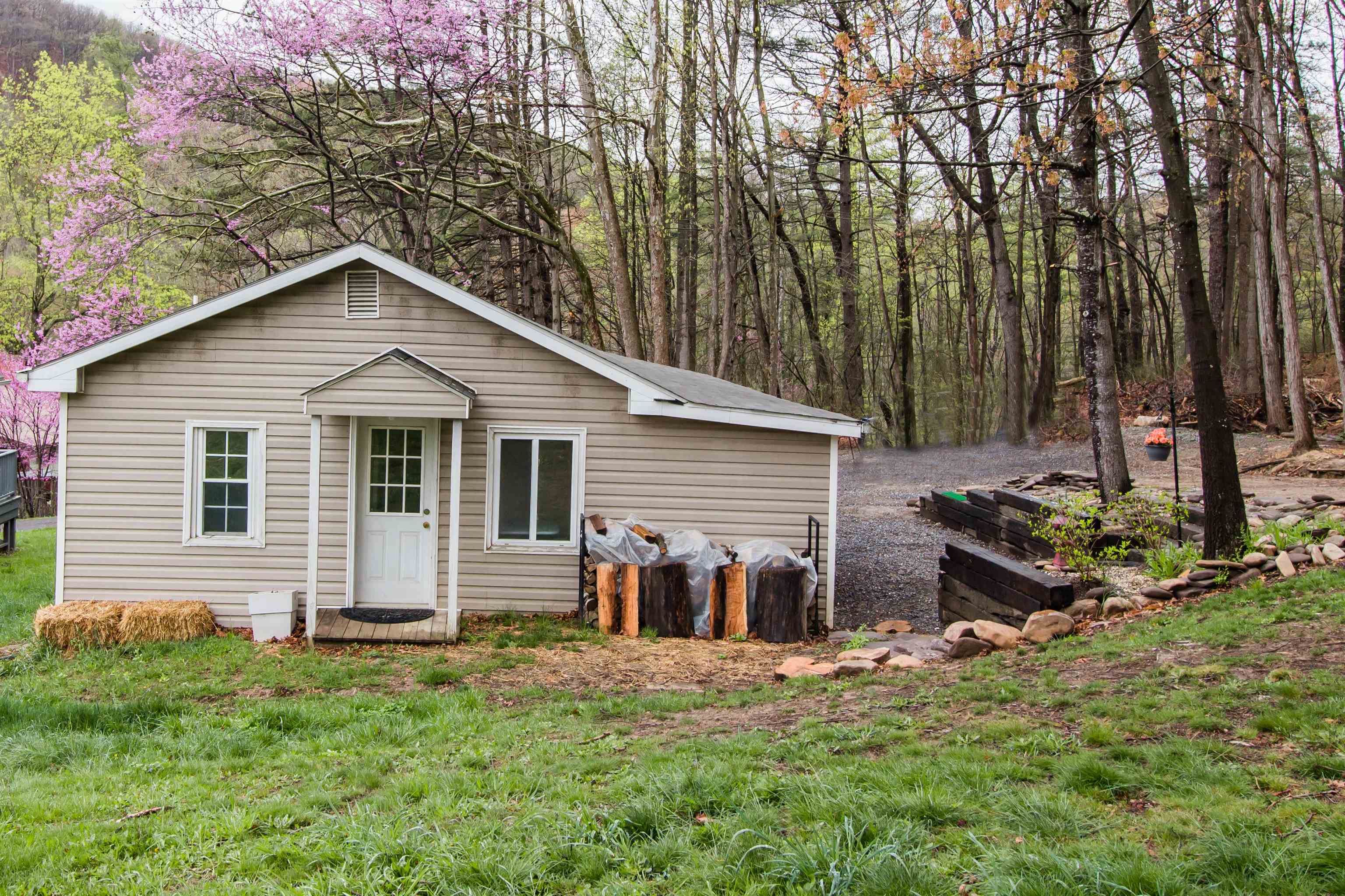 101 SHARP HILL LN, HINTON, Virginia 22831, 2 Bedrooms Bedrooms, ,1 BathroomBathrooms,Residential,101 SHARP HILL LN,662975 MLS # 662975