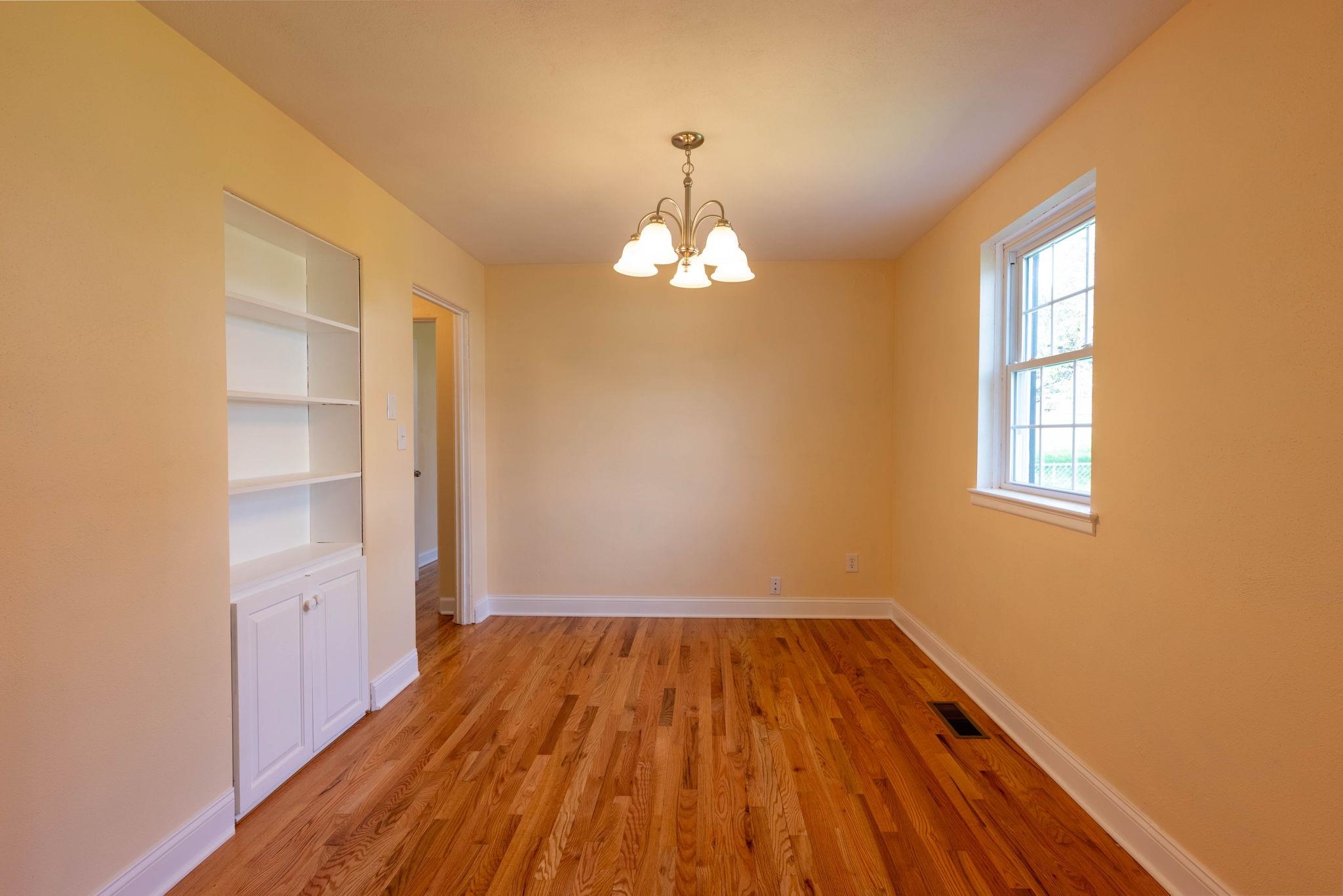 20 BEVERLEY ST, VERONA, Virginia 24482, 4 Bedrooms Bedrooms, ,4 BathroomsBathrooms,Residential,20 BEVERLEY ST,663737 MLS # 663737