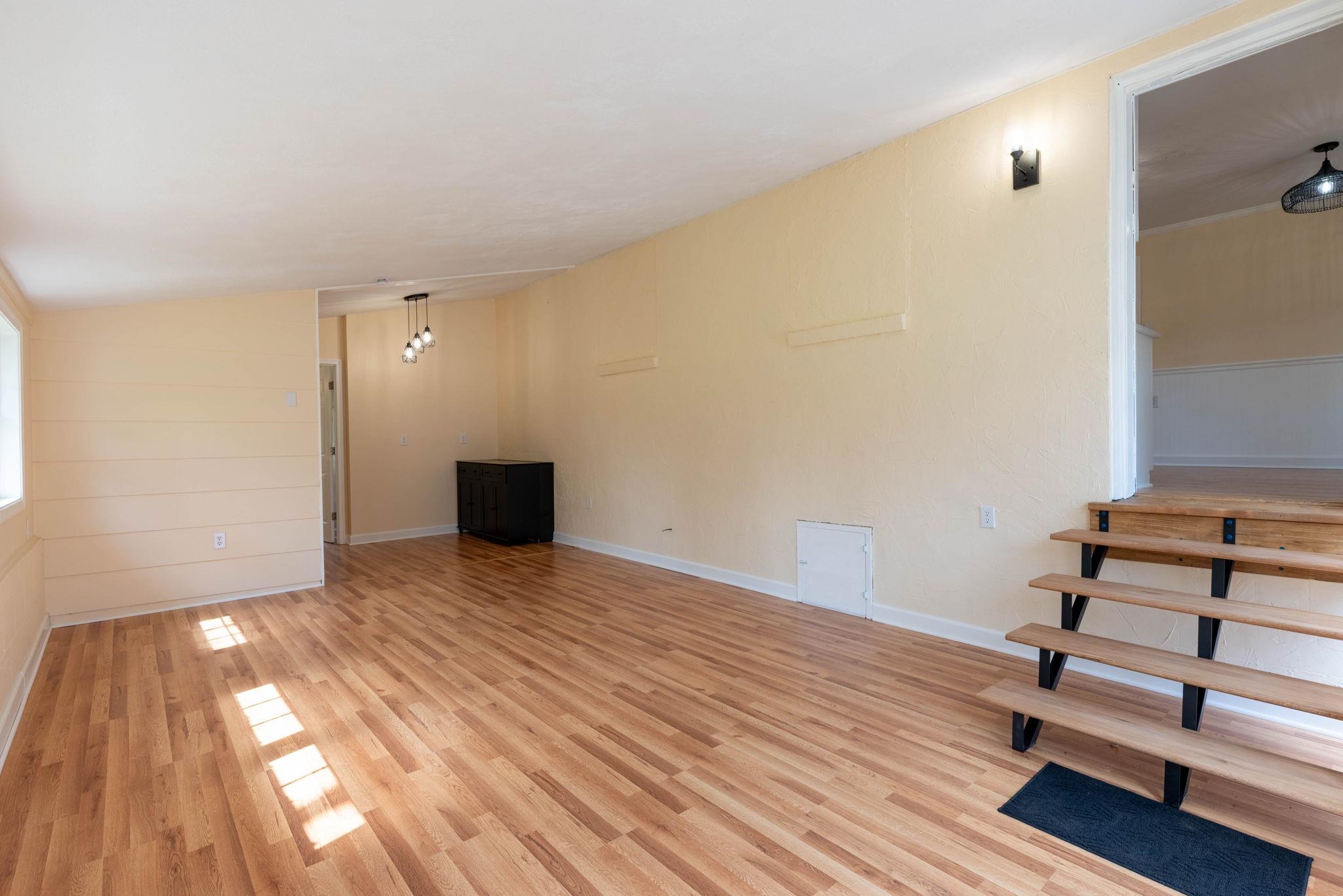 20 BEVERLEY ST, VERONA, Virginia 24482, 4 Bedrooms Bedrooms, ,4 BathroomsBathrooms,Residential,20 BEVERLEY ST,663737 MLS # 663737