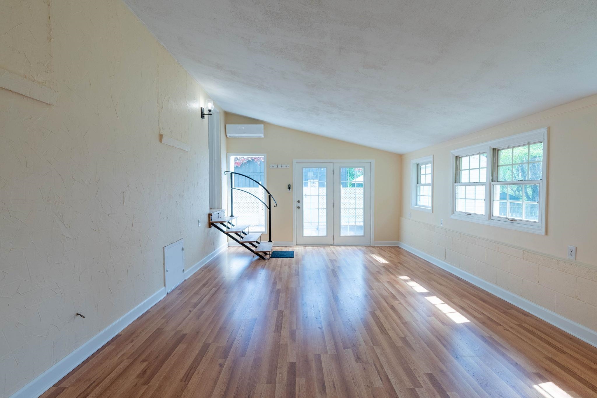 20 BEVERLEY ST, VERONA, Virginia 24482, 4 Bedrooms Bedrooms, ,4 BathroomsBathrooms,Residential,20 BEVERLEY ST,663737 MLS # 663737