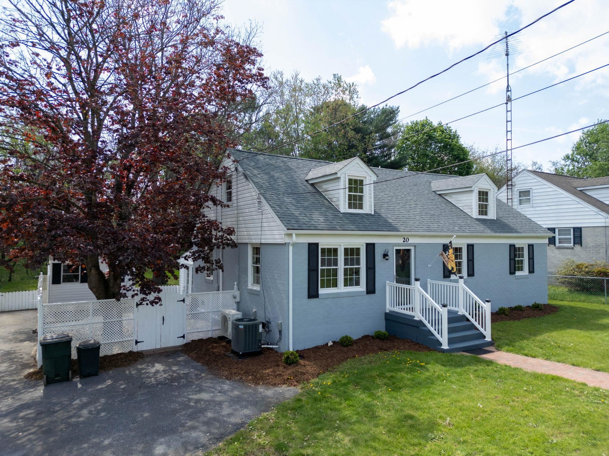 20 BEVERLEY ST, VERONA, Virginia 24482, 4 Bedrooms Bedrooms, ,4 BathroomsBathrooms,Residential,20 BEVERLEY ST,663737 MLS # 663737