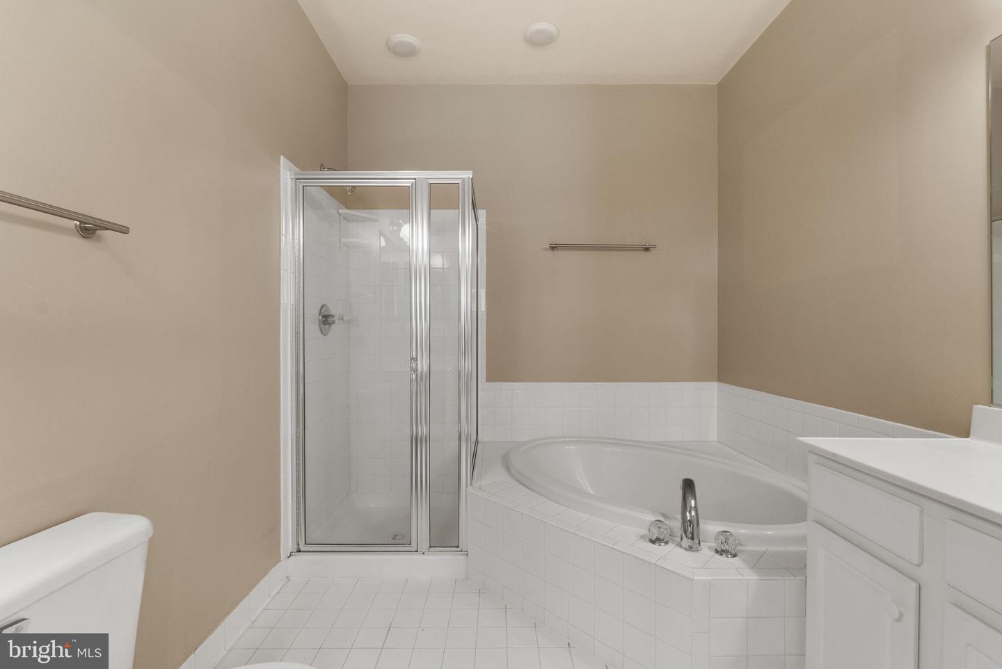 11441 LOG RIDGE DR, FAIRFAX, Virginia 22030, 2 Bedrooms Bedrooms, ,2 BathroomsBathrooms,Residential,For sale,11441 LOG RIDGE DR,VAFX2238728 MLS # VAFX2238728