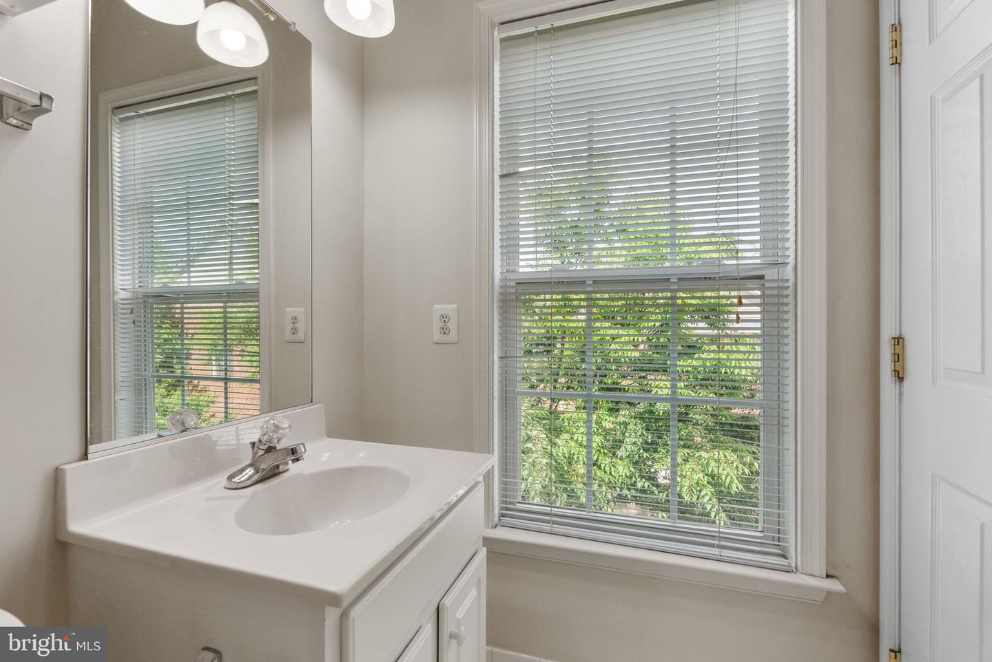11441 LOG RIDGE DR, FAIRFAX, Virginia 22030, 2 Bedrooms Bedrooms, ,2 BathroomsBathrooms,Residential,For sale,11441 LOG RIDGE DR,VAFX2238728 MLS # VAFX2238728