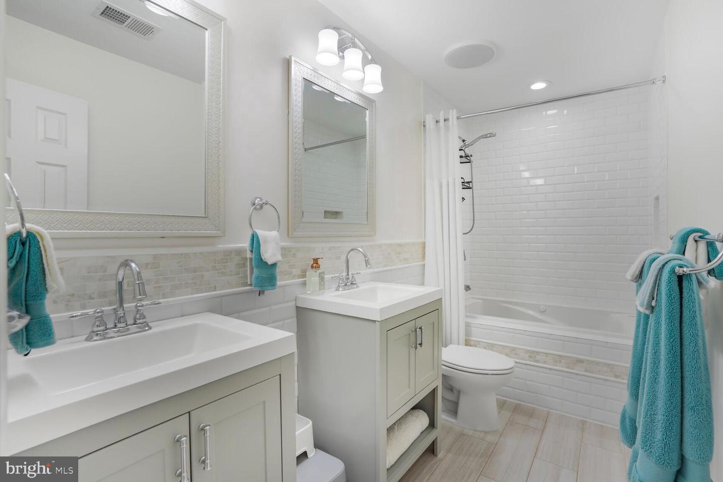 706 CROWN MEADOW DR, GREAT FALLS, Virginia 22066, 5 Bedrooms Bedrooms, ,4 BathroomsBathrooms,Residential,For sale,706 CROWN MEADOW DR,VAFX2238814 MLS # VAFX2238814