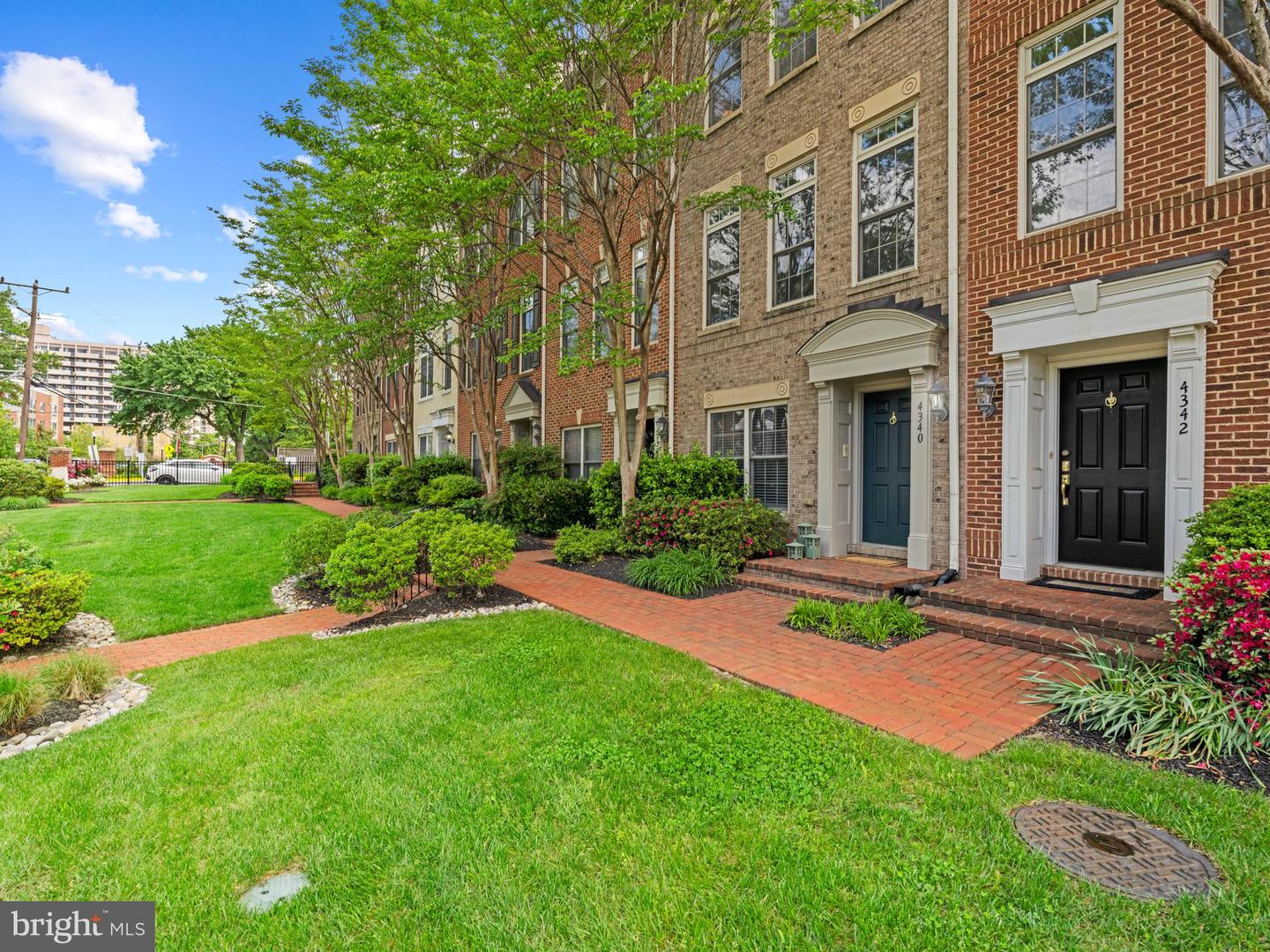 4340 N HENDERSON RD, ARLINGTON, Virginia 22203, 3 Bedrooms Bedrooms, 4 Rooms Rooms,3 BathroomsBathrooms,Residential,For sale,4340 N HENDERSON RD,VAAR2057090 MLS # VAAR2057090