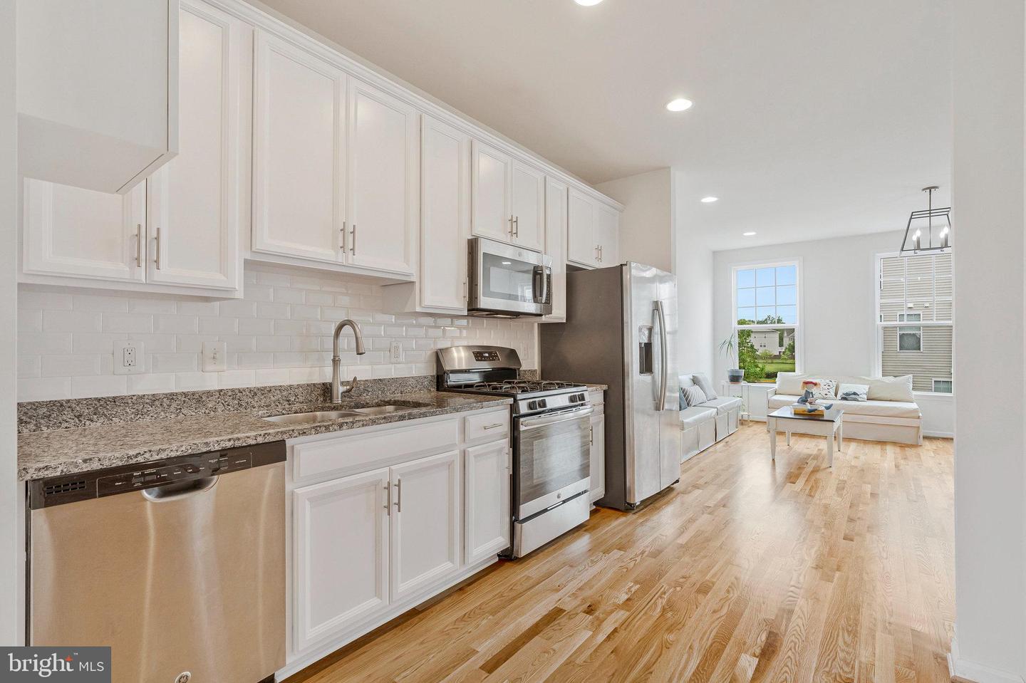 42248 LANCASTER WOODS SQ, CHANTILLY, Virginia 20152, 3 Bedrooms Bedrooms, ,2 BathroomsBathrooms,Residential,For sale,42248 LANCASTER WOODS SQ,VALO2095678 MLS # VALO2095678