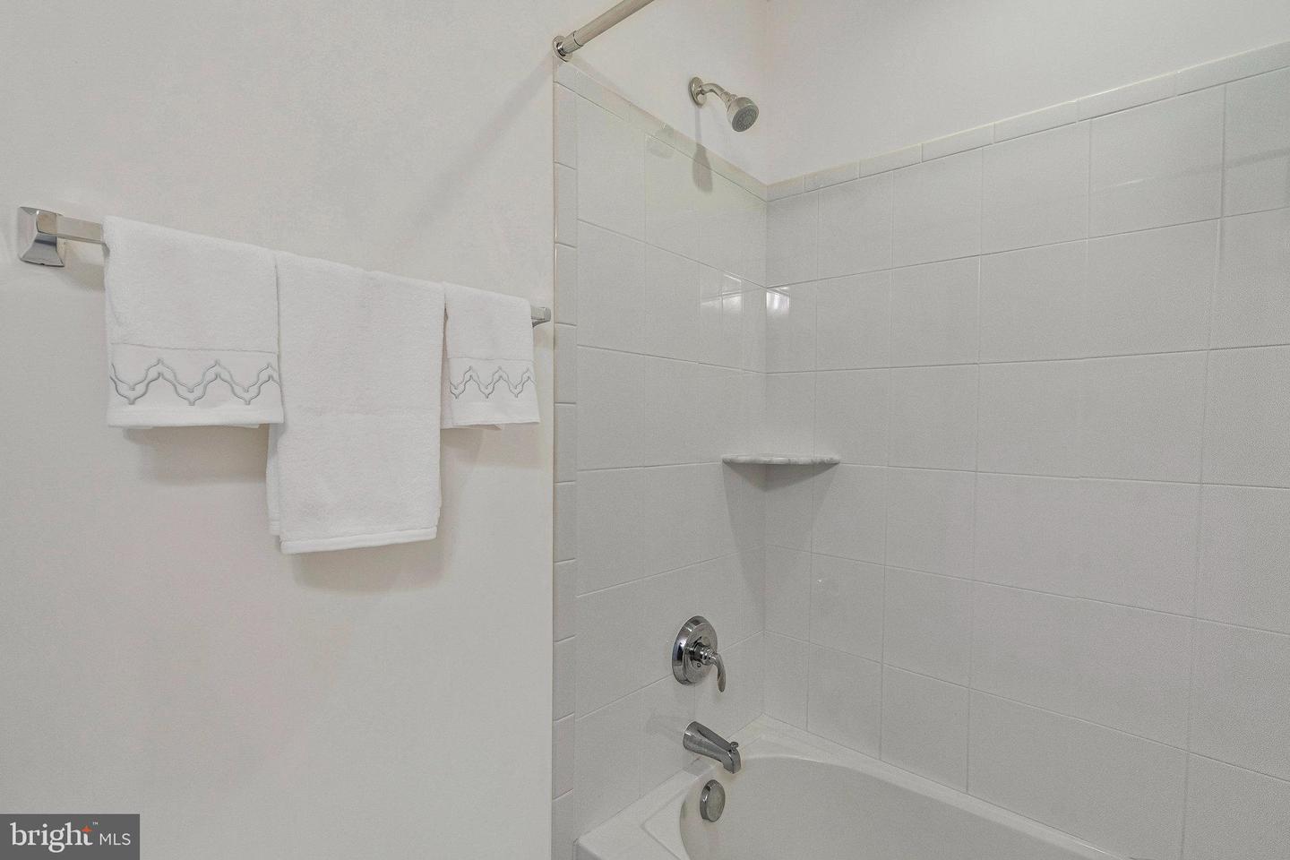42248 LANCASTER WOODS SQ, CHANTILLY, Virginia 20152, 3 Bedrooms Bedrooms, ,2 BathroomsBathrooms,Residential,For sale,42248 LANCASTER WOODS SQ,VALO2095678 MLS # VALO2095678