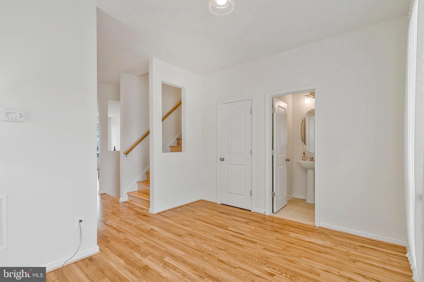 42248 LANCASTER WOODS SQ, CHANTILLY, Virginia 20152, 3 Bedrooms Bedrooms, ,2 BathroomsBathrooms,Residential,For sale,42248 LANCASTER WOODS SQ,VALO2095678 MLS # VALO2095678