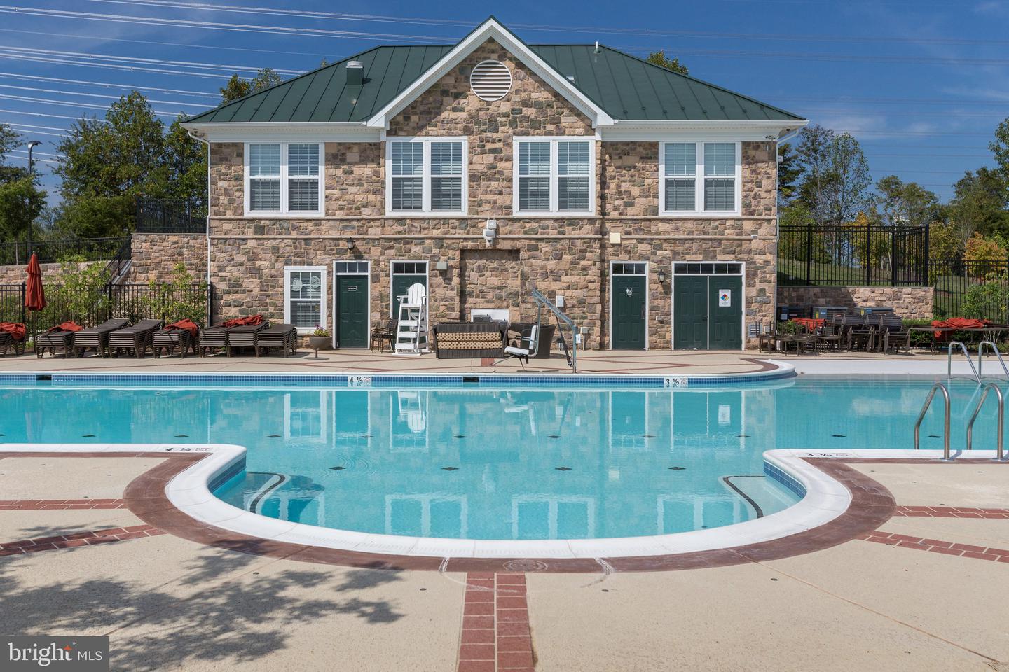 42248 LANCASTER WOODS SQ, CHANTILLY, Virginia 20152, 3 Bedrooms Bedrooms, ,2 BathroomsBathrooms,Residential,For sale,42248 LANCASTER WOODS SQ,VALO2095678 MLS # VALO2095678