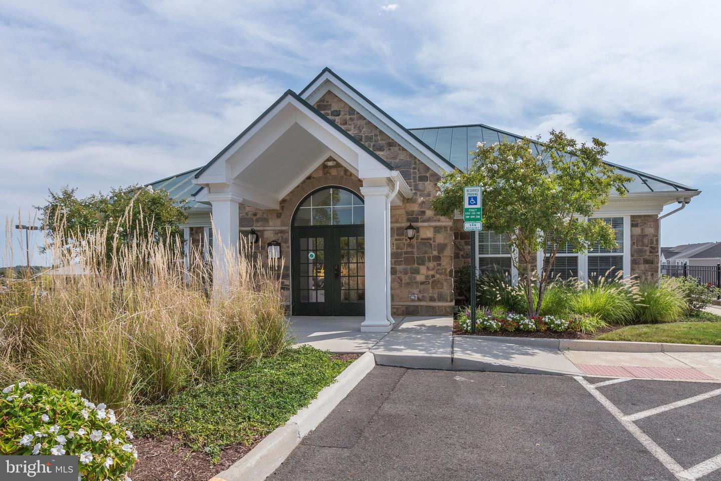 42248 LANCASTER WOODS SQ, CHANTILLY, Virginia 20152, 3 Bedrooms Bedrooms, ,2 BathroomsBathrooms,Residential,For sale,42248 LANCASTER WOODS SQ,VALO2095678 MLS # VALO2095678