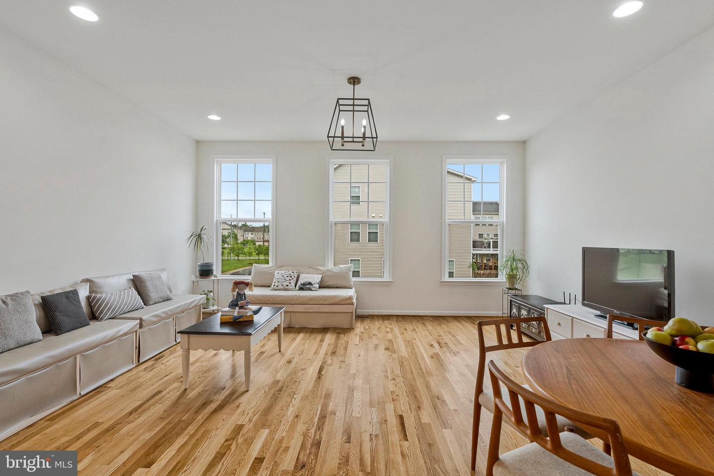 42248 LANCASTER WOODS SQ, CHANTILLY, Virginia 20152, 3 Bedrooms Bedrooms, ,2 BathroomsBathrooms,Residential,For sale,42248 LANCASTER WOODS SQ,VALO2095678 MLS # VALO2095678