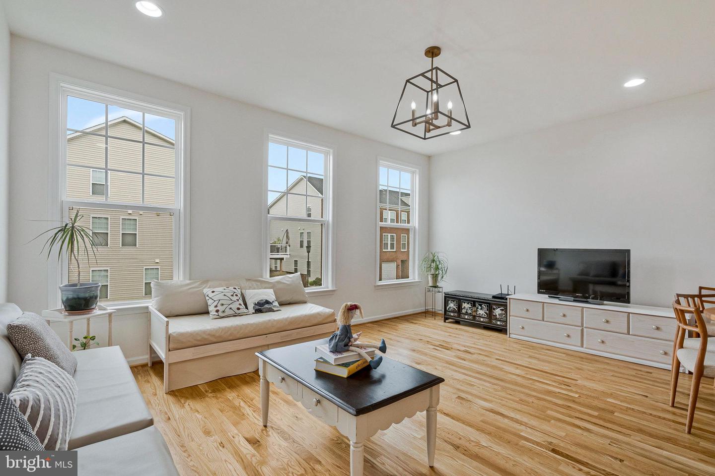 42248 LANCASTER WOODS SQ, CHANTILLY, Virginia 20152, 3 Bedrooms Bedrooms, ,2 BathroomsBathrooms,Residential,For sale,42248 LANCASTER WOODS SQ,VALO2095678 MLS # VALO2095678