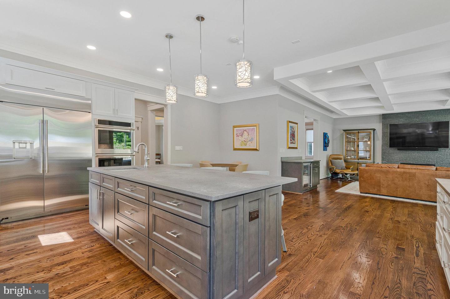 615 GIBSON DR SW, VIENNA, Virginia 22180, 6 Bedrooms Bedrooms, ,5 BathroomsBathrooms,Residential,For sale,615 GIBSON DR SW,VAFX2239046 MLS # VAFX2239046