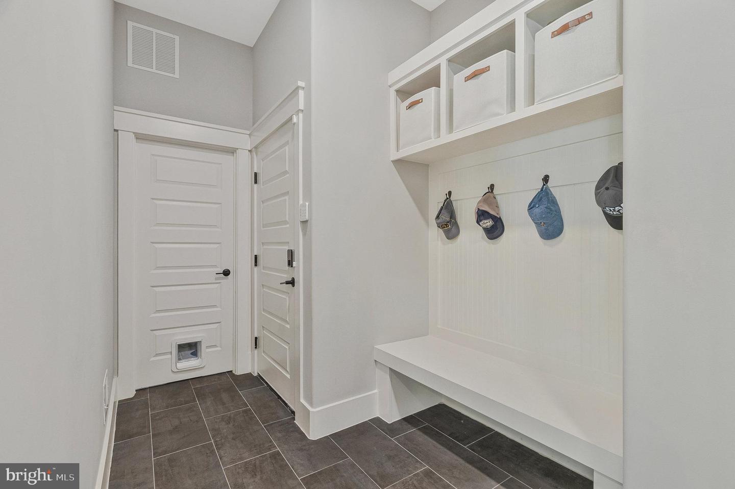 615 GIBSON DR SW, VIENNA, Virginia 22180, 6 Bedrooms Bedrooms, ,5 BathroomsBathrooms,Residential,For sale,615 GIBSON DR SW,VAFX2239046 MLS # VAFX2239046