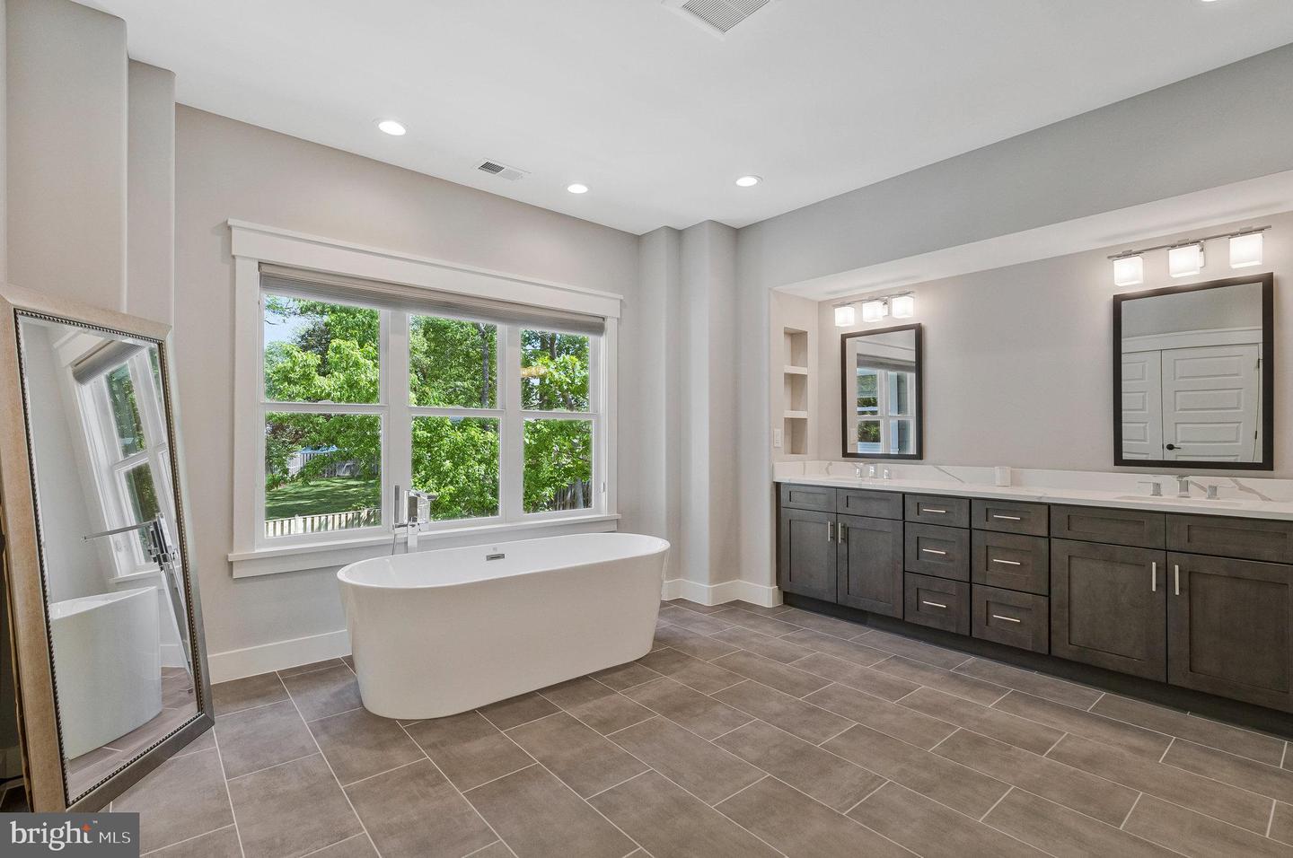 615 GIBSON DR SW, VIENNA, Virginia 22180, 6 Bedrooms Bedrooms, ,5 BathroomsBathrooms,Residential,For sale,615 GIBSON DR SW,VAFX2239046 MLS # VAFX2239046
