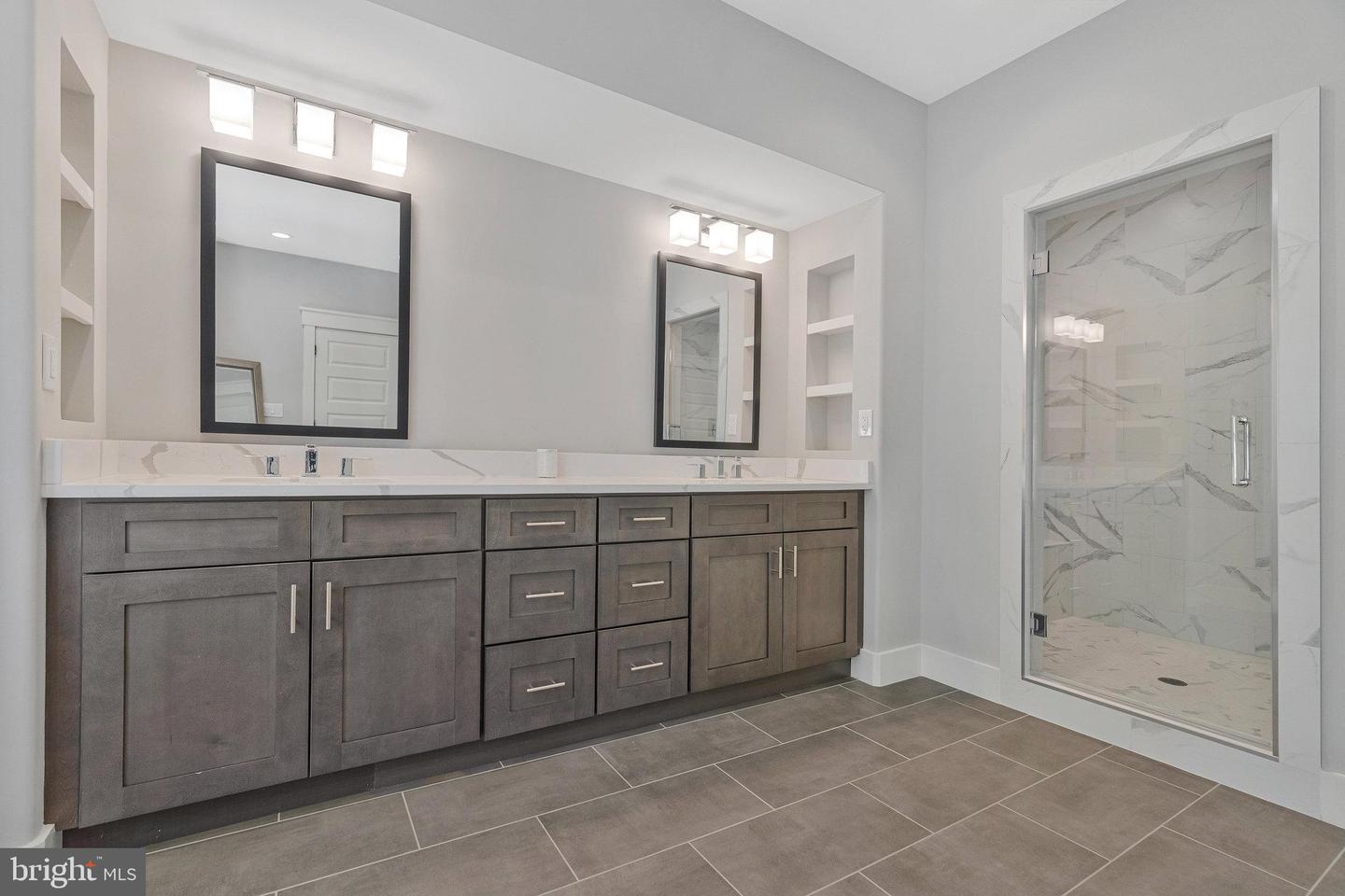 615 GIBSON DR SW, VIENNA, Virginia 22180, 6 Bedrooms Bedrooms, ,5 BathroomsBathrooms,Residential,For sale,615 GIBSON DR SW,VAFX2239046 MLS # VAFX2239046