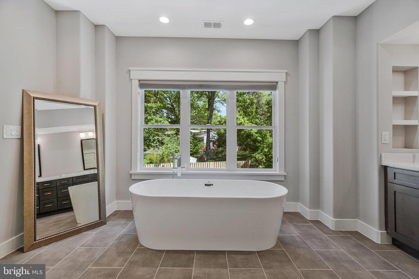 615 GIBSON DR SW, VIENNA, Virginia 22180, 6 Bedrooms Bedrooms, ,5 BathroomsBathrooms,Residential,For sale,615 GIBSON DR SW,VAFX2239046 MLS # VAFX2239046