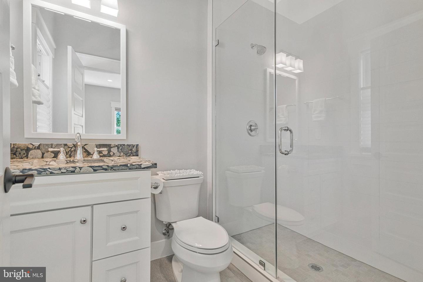 615 GIBSON DR SW, VIENNA, Virginia 22180, 6 Bedrooms Bedrooms, ,5 BathroomsBathrooms,Residential,For sale,615 GIBSON DR SW,VAFX2239046 MLS # VAFX2239046
