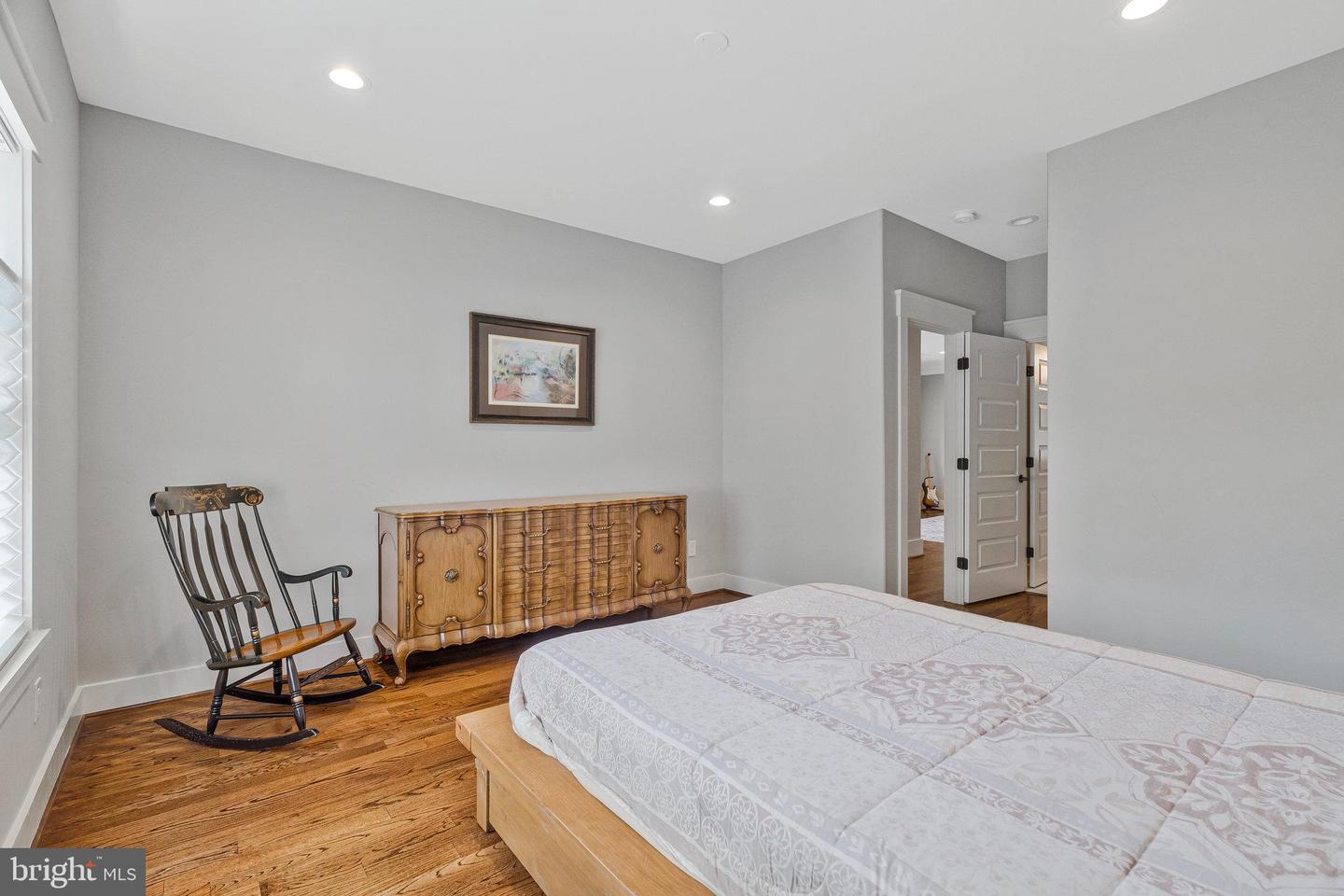 615 GIBSON DR SW, VIENNA, Virginia 22180, 6 Bedrooms Bedrooms, ,5 BathroomsBathrooms,Residential,For sale,615 GIBSON DR SW,VAFX2239046 MLS # VAFX2239046