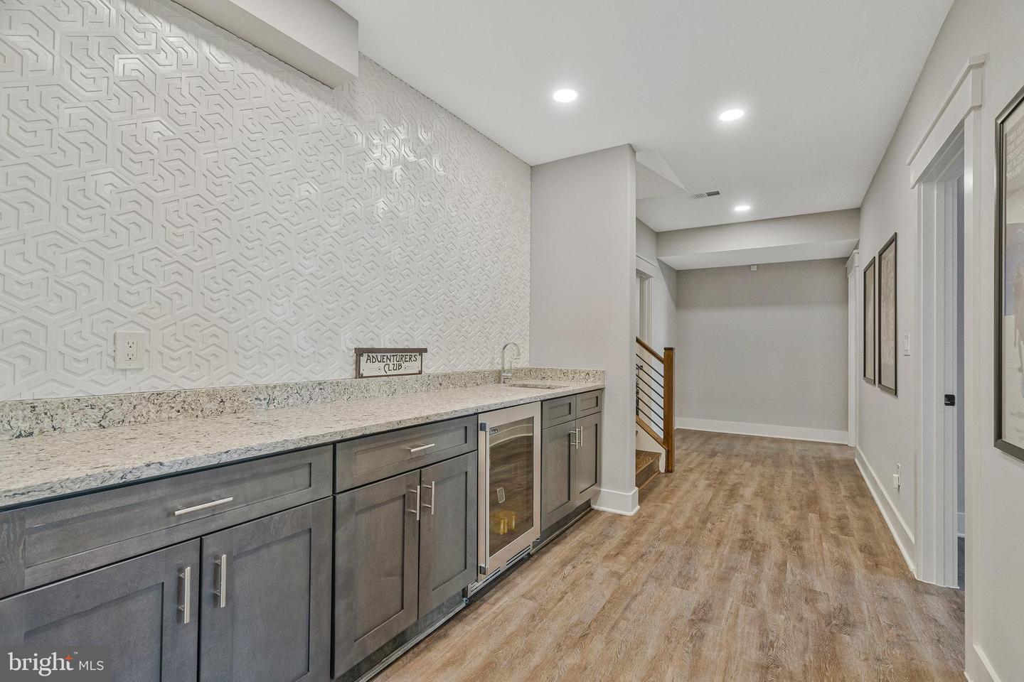 615 GIBSON DR SW, VIENNA, Virginia 22180, 6 Bedrooms Bedrooms, ,5 BathroomsBathrooms,Residential,For sale,615 GIBSON DR SW,VAFX2239046 MLS # VAFX2239046