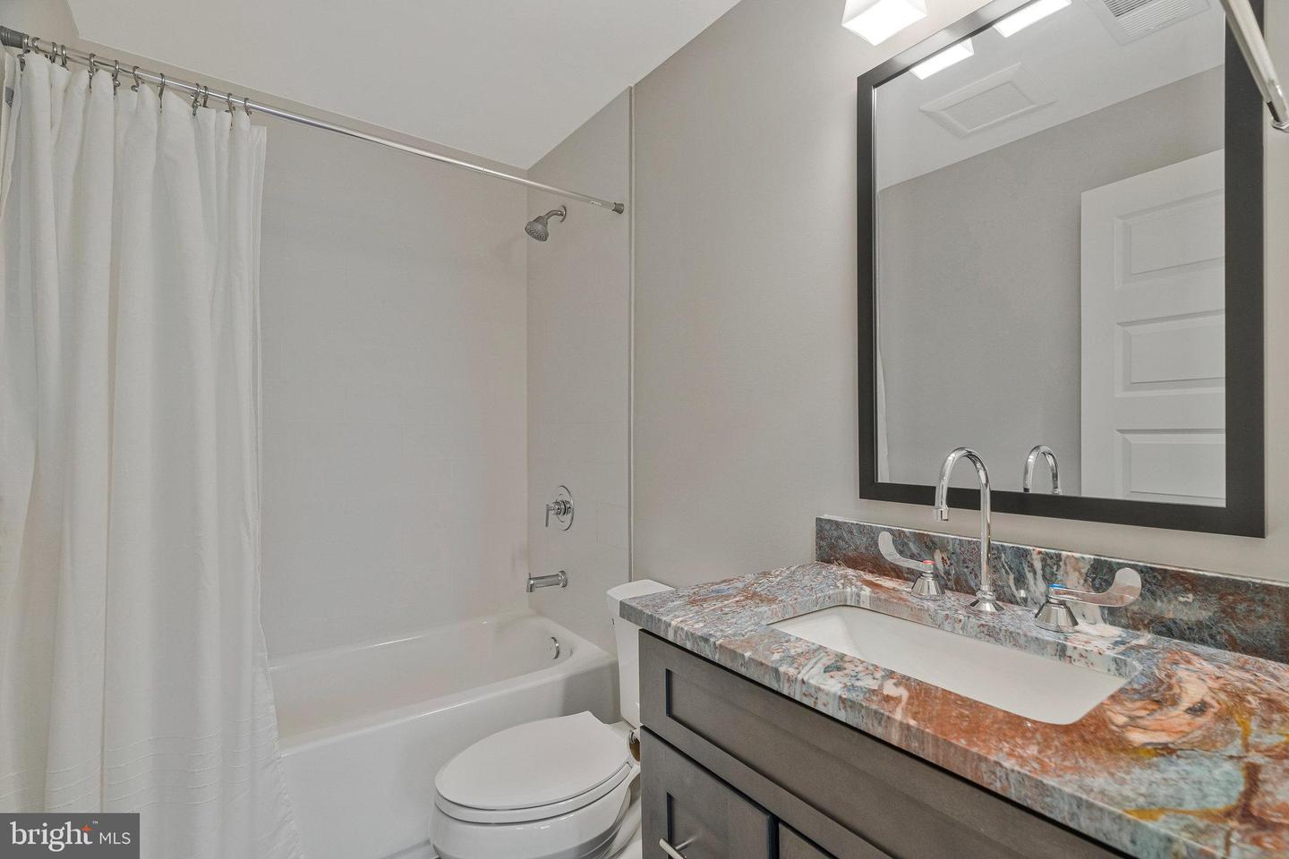 615 GIBSON DR SW, VIENNA, Virginia 22180, 6 Bedrooms Bedrooms, ,5 BathroomsBathrooms,Residential,For sale,615 GIBSON DR SW,VAFX2239046 MLS # VAFX2239046