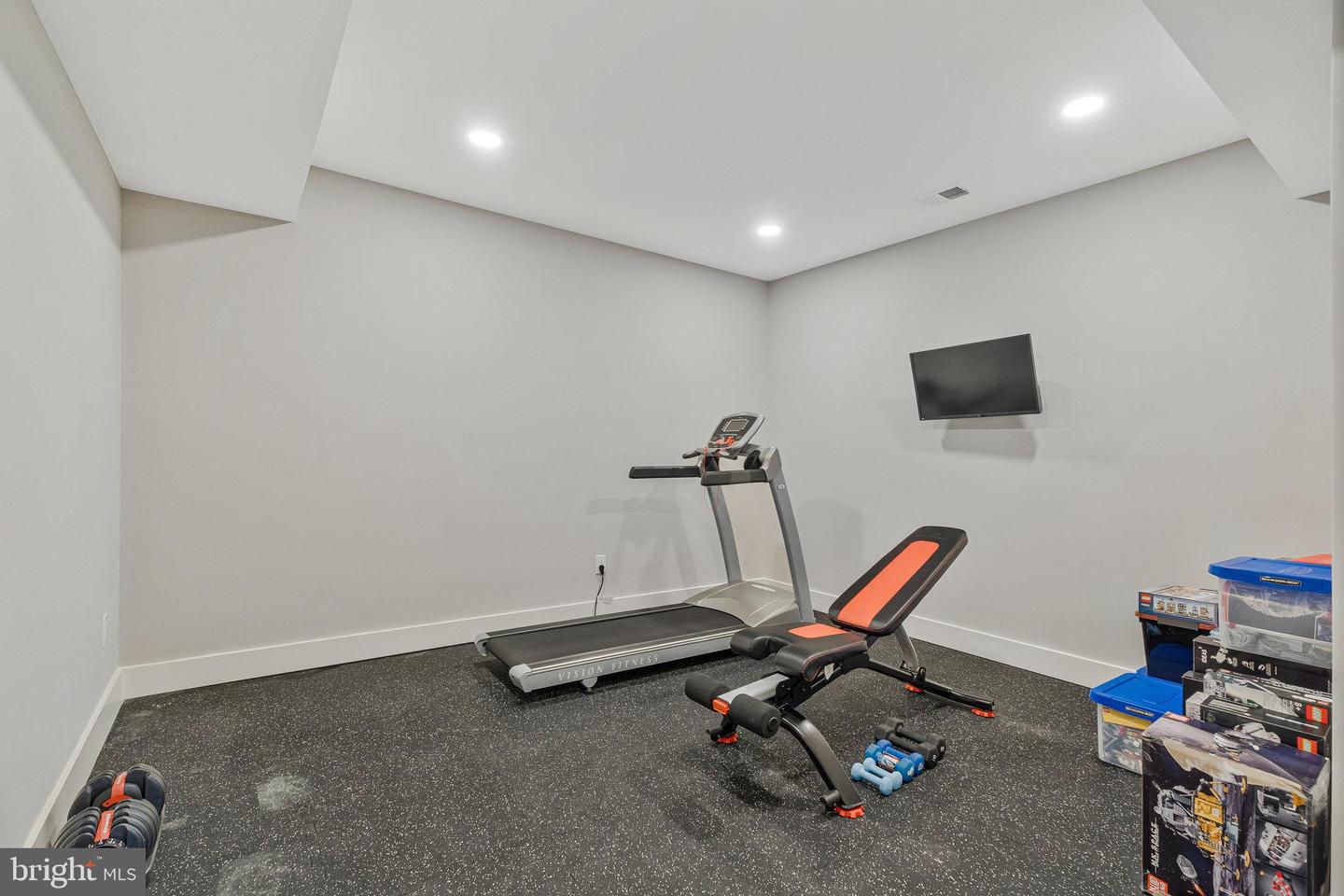 615 GIBSON DR SW, VIENNA, Virginia 22180, 6 Bedrooms Bedrooms, ,5 BathroomsBathrooms,Residential,For sale,615 GIBSON DR SW,VAFX2239046 MLS # VAFX2239046