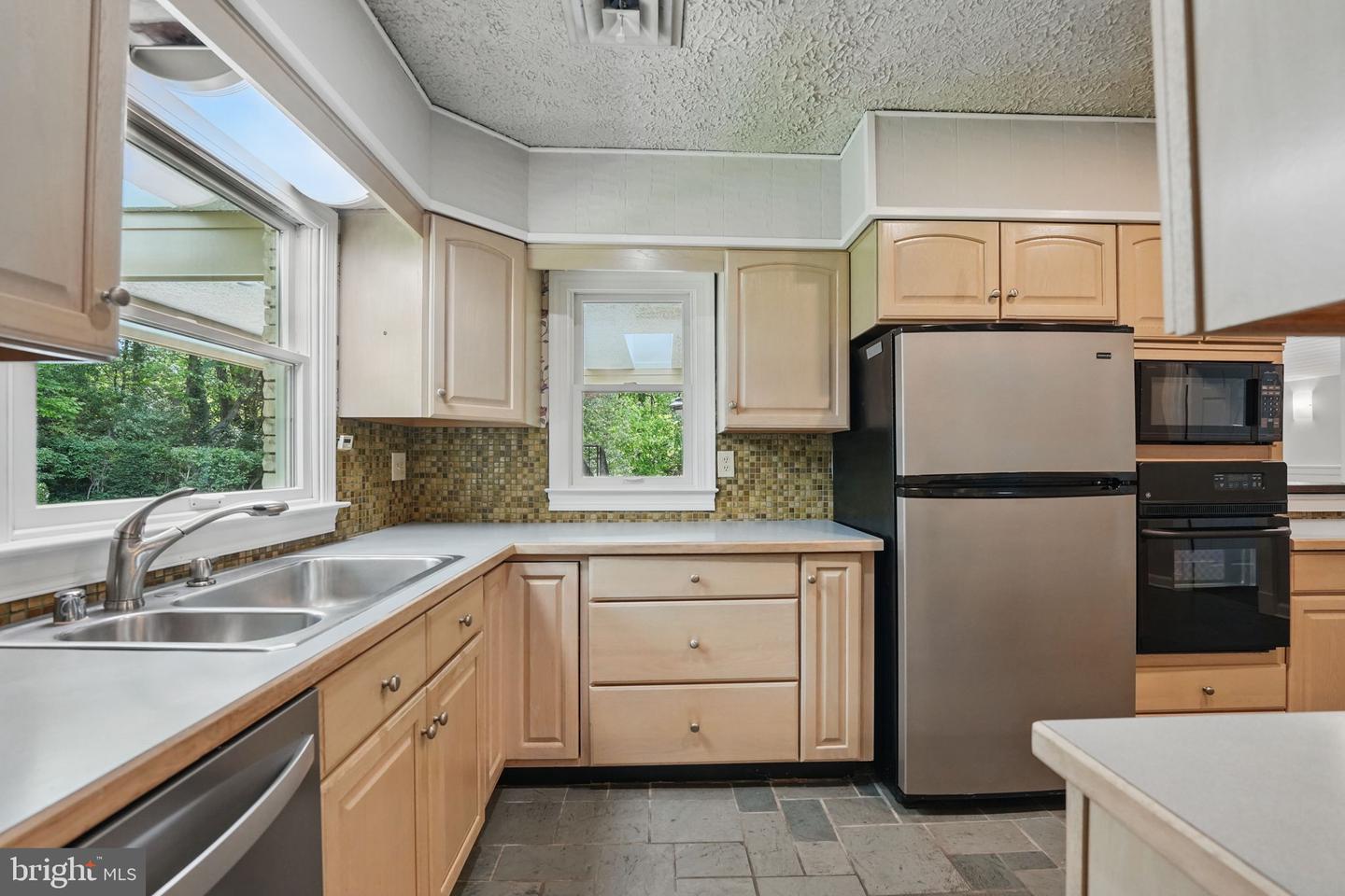 4801 FOX CHAPEL RD, FAIRFAX, Virginia 22030, 4 Bedrooms Bedrooms, ,3 BathroomsBathrooms,Residential,For sale,4801 FOX CHAPEL RD,VAFX2239052 MLS # VAFX2239052