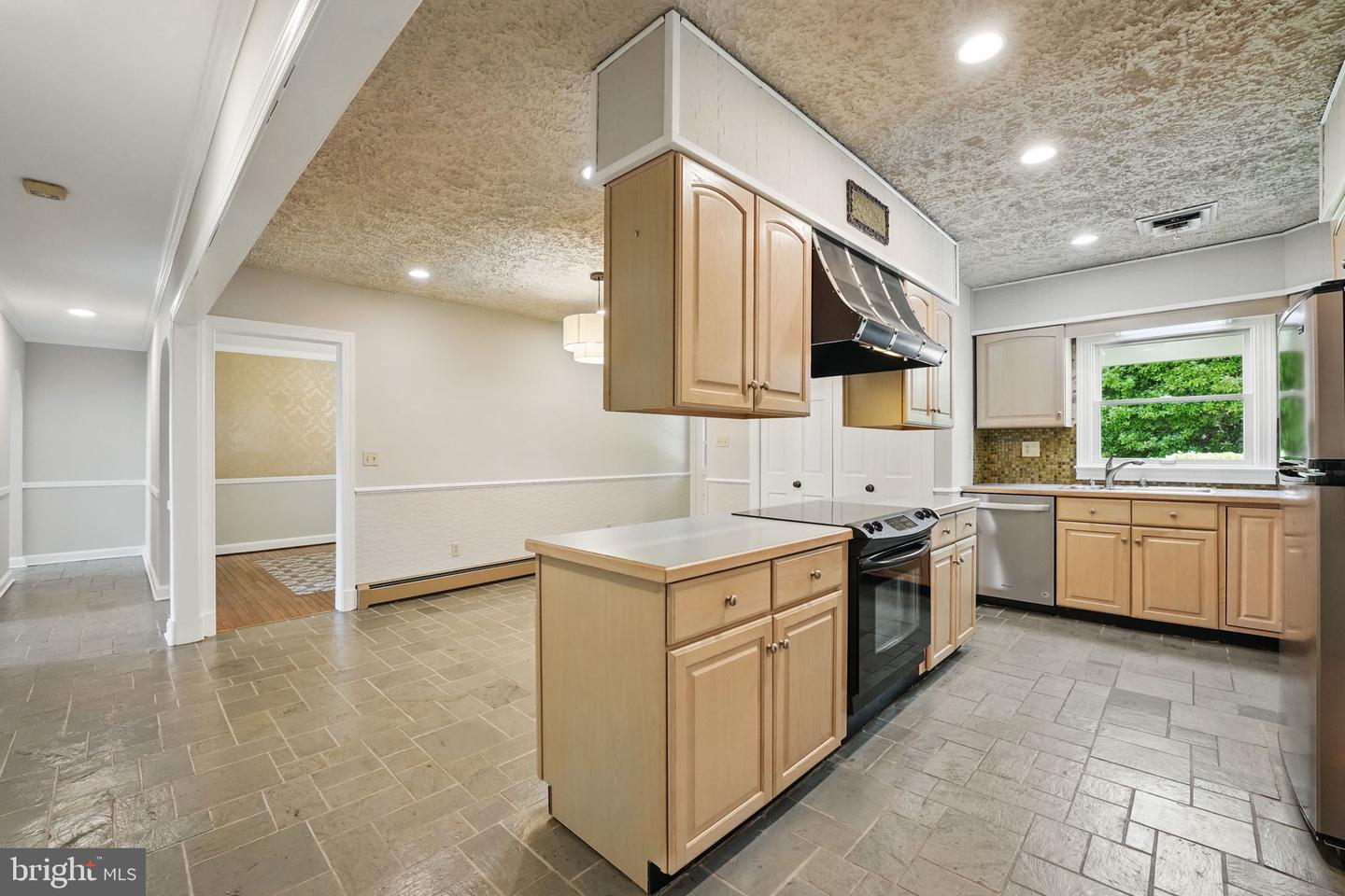4801 FOX CHAPEL RD, FAIRFAX, Virginia 22030, 4 Bedrooms Bedrooms, ,3 BathroomsBathrooms,Residential,For sale,4801 FOX CHAPEL RD,VAFX2239052 MLS # VAFX2239052