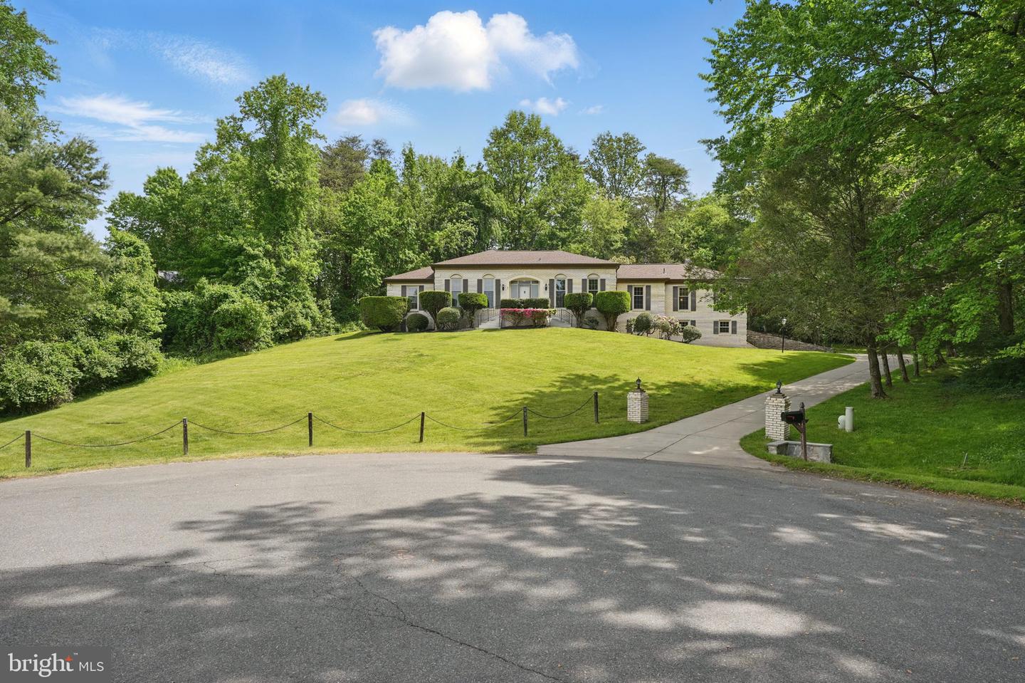 4801 FOX CHAPEL RD, FAIRFAX, Virginia 22030, 4 Bedrooms Bedrooms, ,3 BathroomsBathrooms,Residential,For sale,4801 FOX CHAPEL RD,VAFX2239052 MLS # VAFX2239052