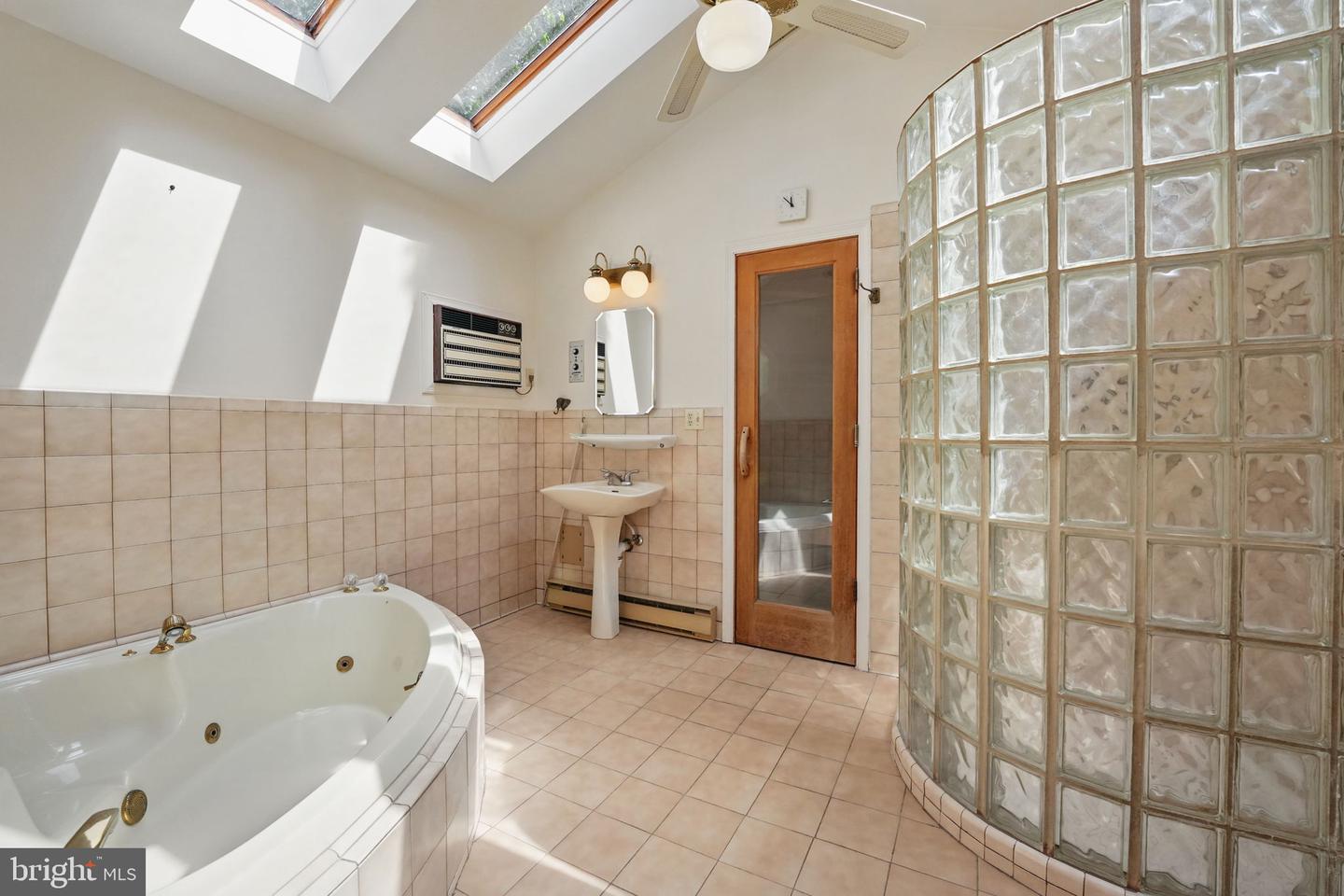 4801 FOX CHAPEL RD, FAIRFAX, Virginia 22030, 4 Bedrooms Bedrooms, ,3 BathroomsBathrooms,Residential,For sale,4801 FOX CHAPEL RD,VAFX2239052 MLS # VAFX2239052
