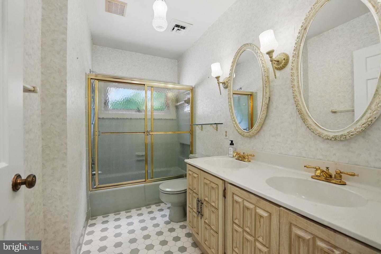 4801 FOX CHAPEL RD, FAIRFAX, Virginia 22030, 4 Bedrooms Bedrooms, ,3 BathroomsBathrooms,Residential,For sale,4801 FOX CHAPEL RD,VAFX2239052 MLS # VAFX2239052