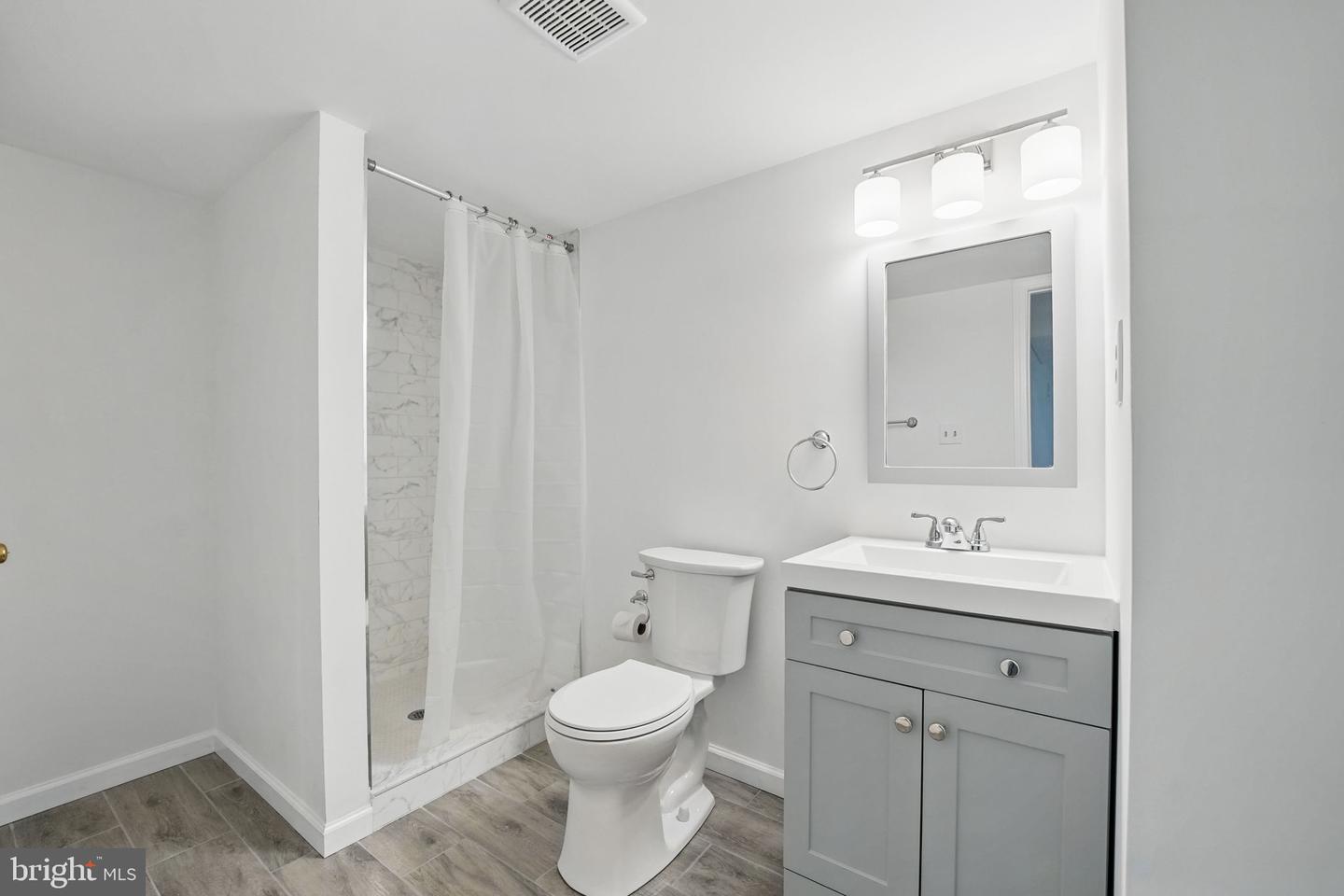 4801 FOX CHAPEL RD, FAIRFAX, Virginia 22030, 4 Bedrooms Bedrooms, ,3 BathroomsBathrooms,Residential,For sale,4801 FOX CHAPEL RD,VAFX2239052 MLS # VAFX2239052