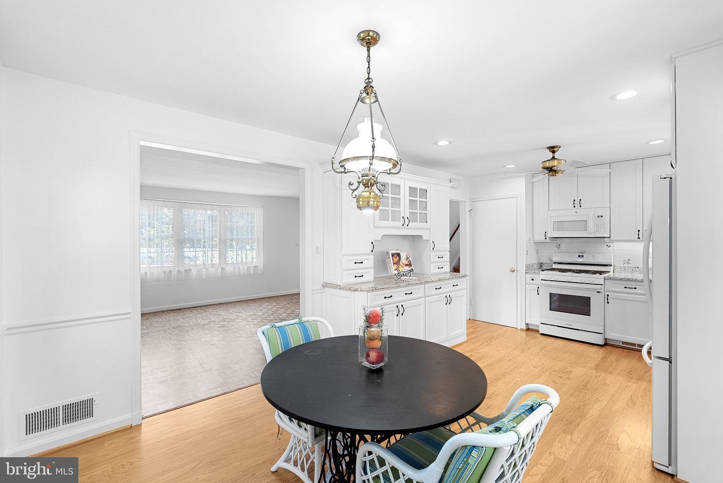 7607 NEWCASTLE DR, ANNANDALE, Virginia 22003, 4 Bedrooms Bedrooms, ,2 BathroomsBathrooms,Residential,For sale,7607 NEWCASTLE DR,VAFX2239310 MLS # VAFX2239310