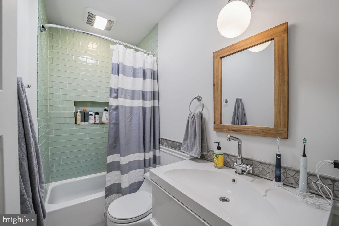 708 NORTH CAROLINA AVE SE, WASHINGTON, District Of Columbia 20003, 4 Bedrooms Bedrooms, ,3 BathroomsBathrooms,Residential,For sale,708 NORTH CAROLINA AVE SE,DCDC2199544 MLS # DCDC2199544