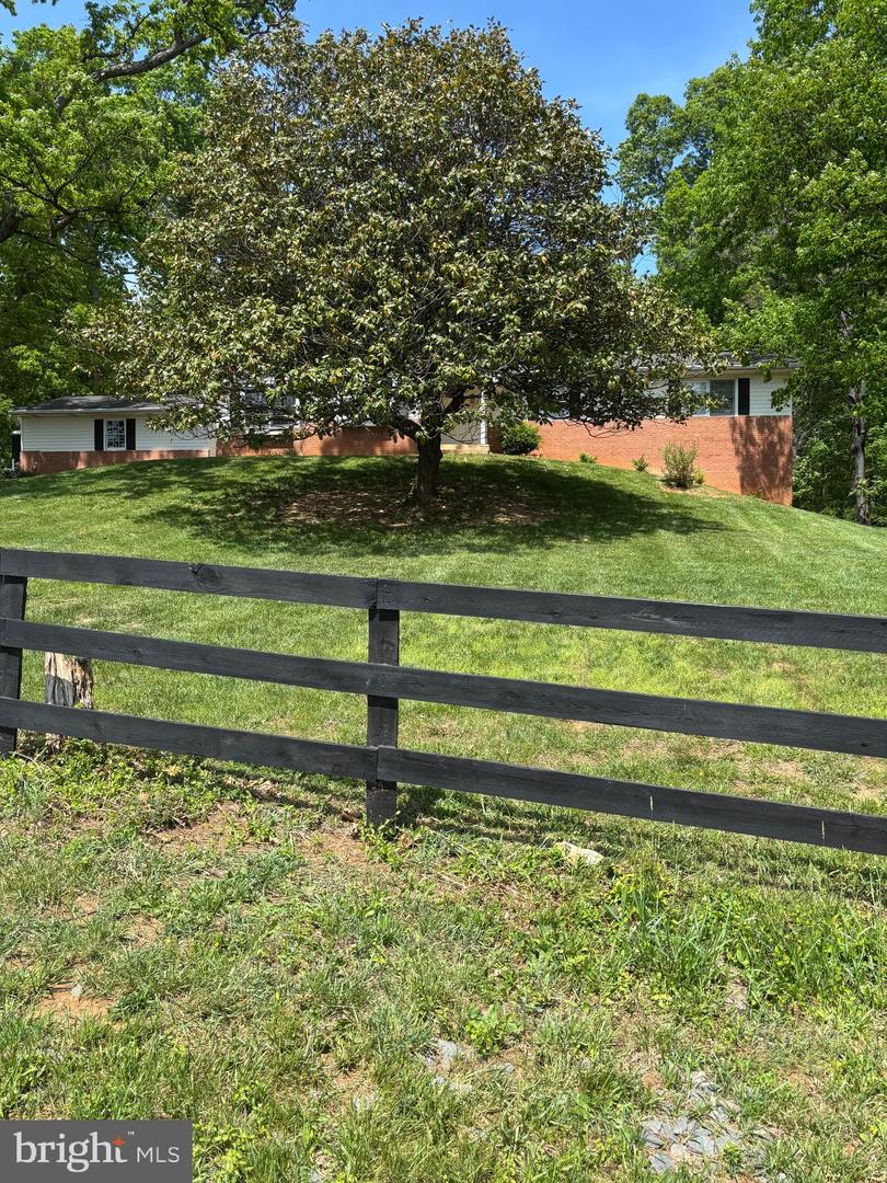 5084 FAIRVIEW LN, BROAD RUN, Virginia 20137, 3 Bedrooms Bedrooms, 8 Rooms Rooms,3 BathroomsBathrooms,Residential,For sale,5084 FAIRVIEW LN,VAFQ2016538 MLS # VAFQ2016538