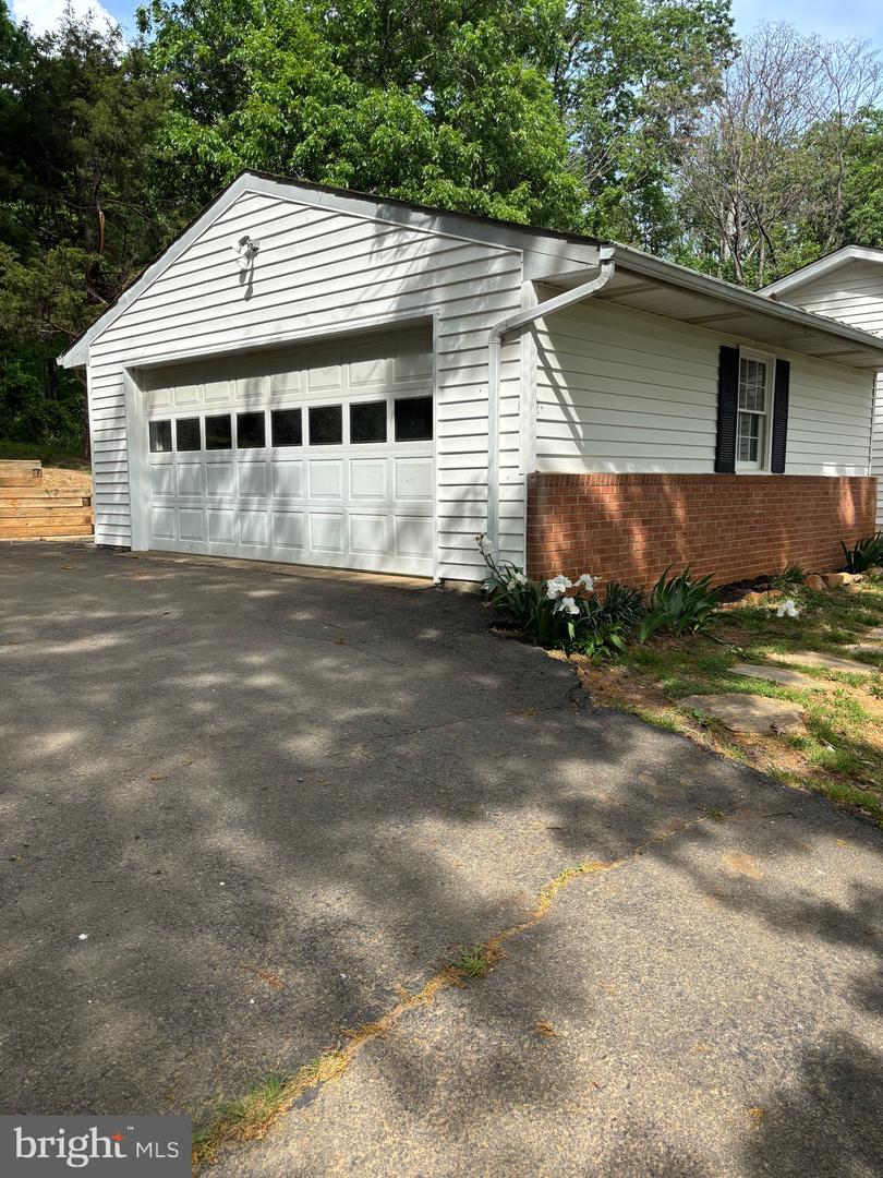 5084 FAIRVIEW LN, BROAD RUN, Virginia 20137, 3 Bedrooms Bedrooms, 8 Rooms Rooms,3 BathroomsBathrooms,Residential,For sale,5084 FAIRVIEW LN,VAFQ2016538 MLS # VAFQ2016538