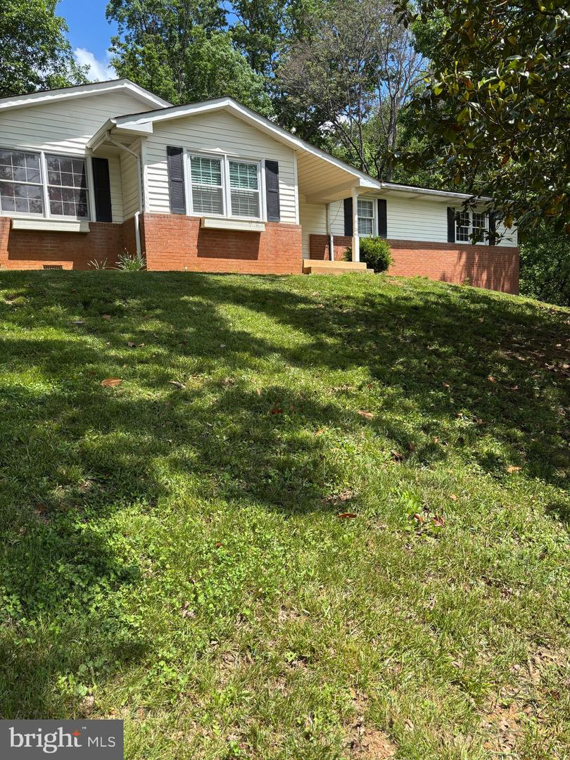 5084 FAIRVIEW LN, BROAD RUN, Virginia 20137, 3 Bedrooms Bedrooms, 8 Rooms Rooms,3 BathroomsBathrooms,Residential,For sale,5084 FAIRVIEW LN,VAFQ2016538 MLS # VAFQ2016538