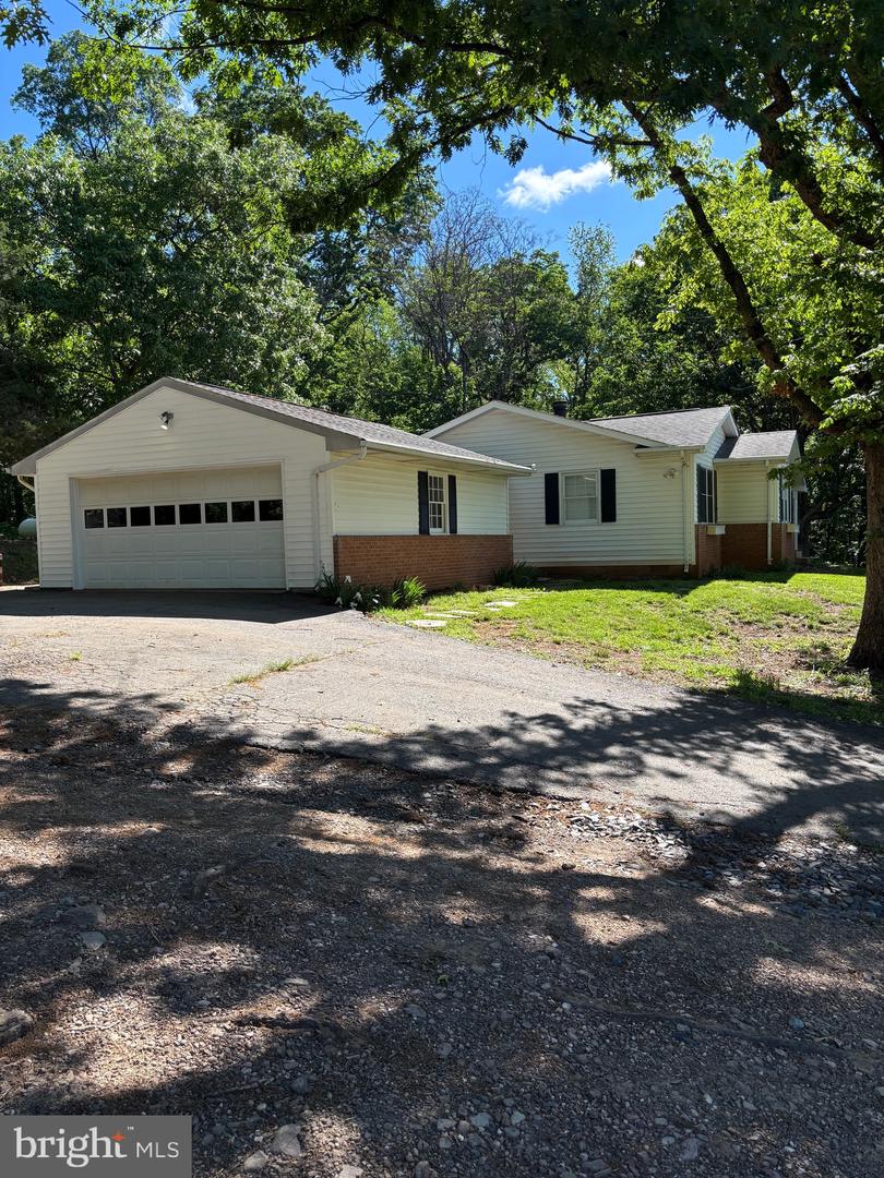 5084 FAIRVIEW LN, BROAD RUN, Virginia 20137, 3 Bedrooms Bedrooms, 8 Rooms Rooms,3 BathroomsBathrooms,Residential,For sale,5084 FAIRVIEW LN,VAFQ2016538 MLS # VAFQ2016538