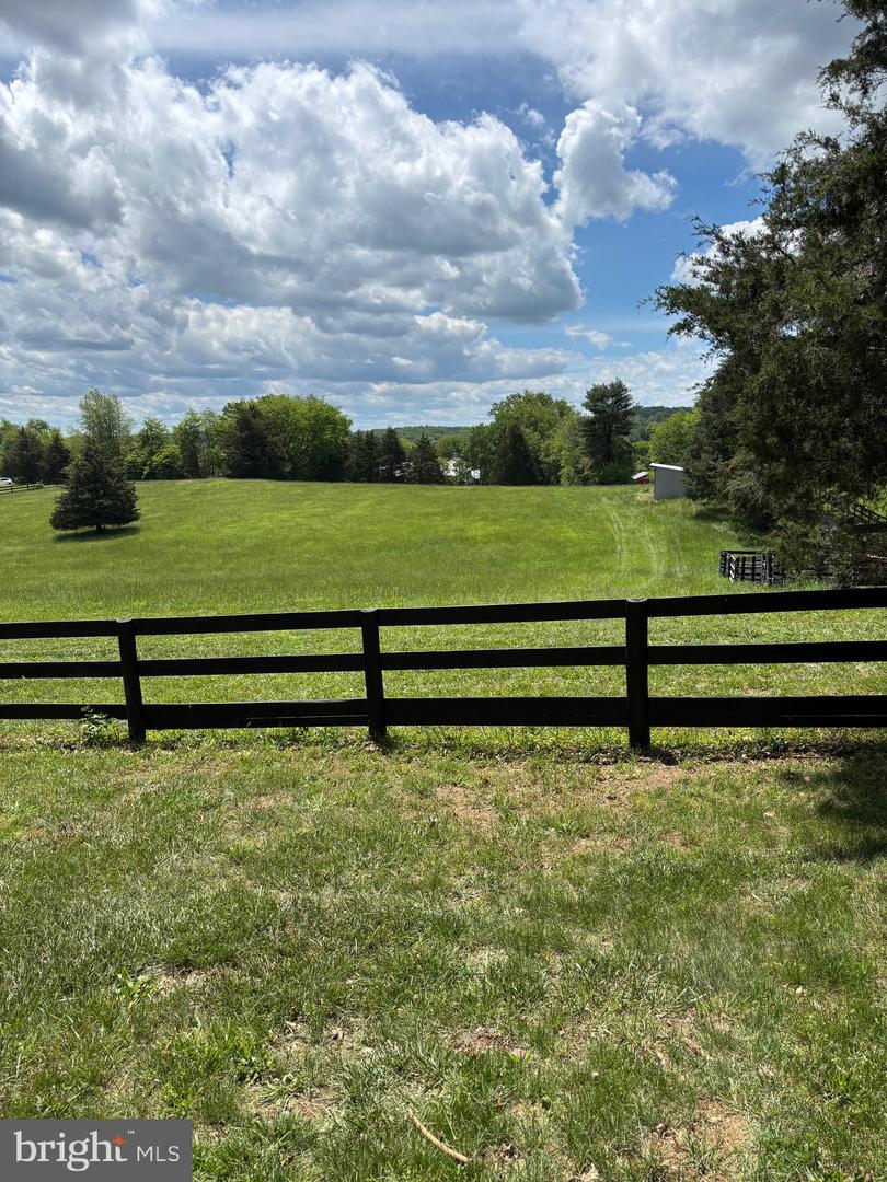 5084 FAIRVIEW LN, BROAD RUN, Virginia 20137, 3 Bedrooms Bedrooms, 8 Rooms Rooms,3 BathroomsBathrooms,Residential,For sale,5084 FAIRVIEW LN,VAFQ2016538 MLS # VAFQ2016538