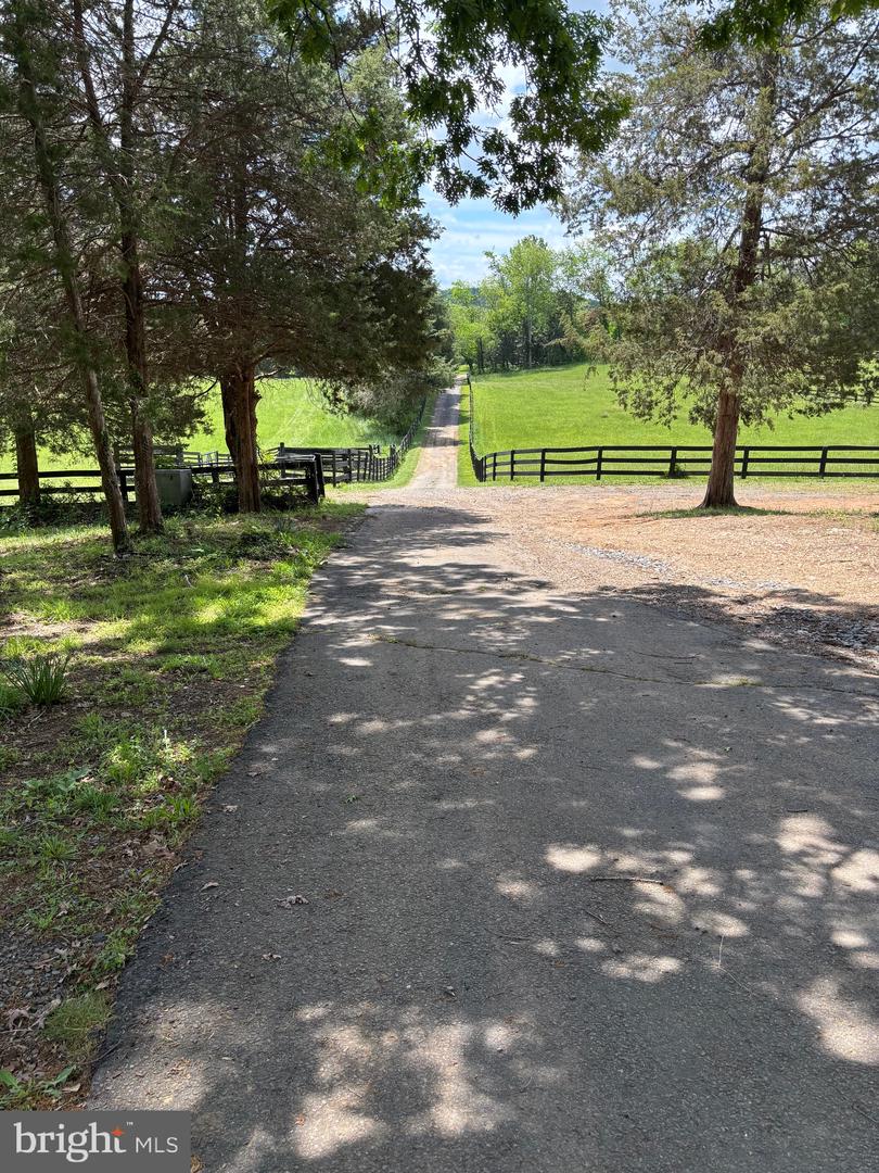 5084 FAIRVIEW LN, BROAD RUN, Virginia 20137, 3 Bedrooms Bedrooms, 8 Rooms Rooms,3 BathroomsBathrooms,Residential,For sale,5084 FAIRVIEW LN,VAFQ2016538 MLS # VAFQ2016538