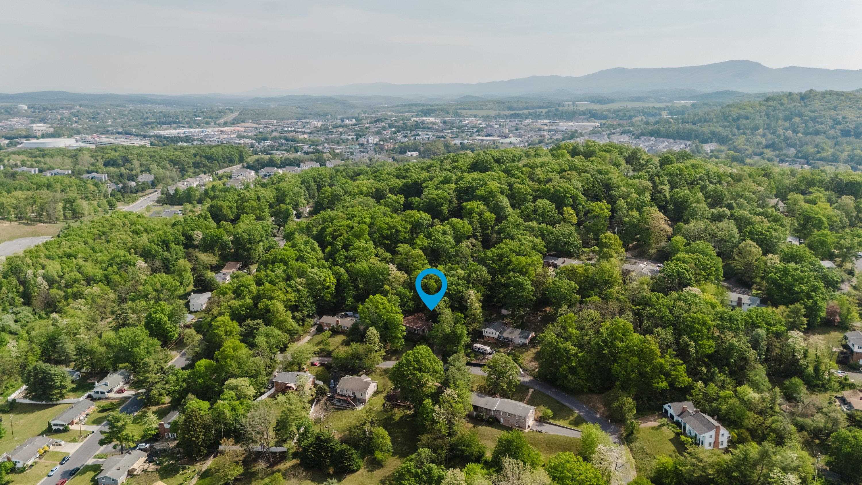 1227 WOODCREST CIR, HARRISONBURG, Virginia 22801, 4 Bedrooms Bedrooms, ,3 BathroomsBathrooms,Residential,1227 WOODCREST CIR,664642 MLS # 664642