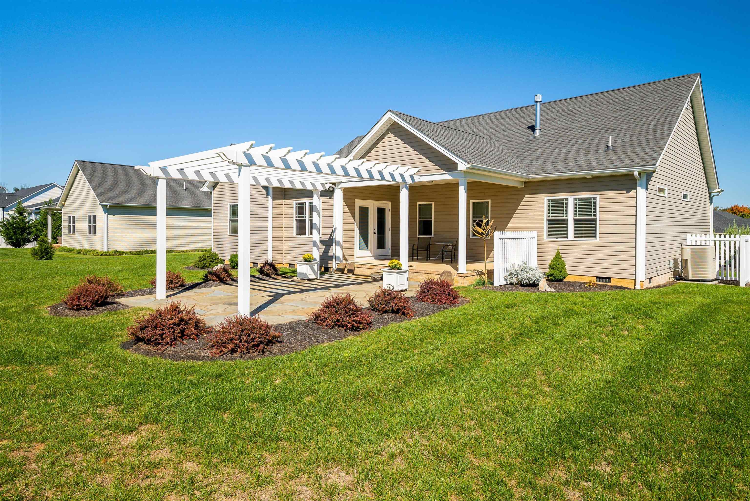 325 PETROS DR, WAYNESBORO, Virginia 22980, 3 Bedrooms Bedrooms, ,2 BathroomsBathrooms,Residential,325 PETROS DR,664648 MLS # 664648