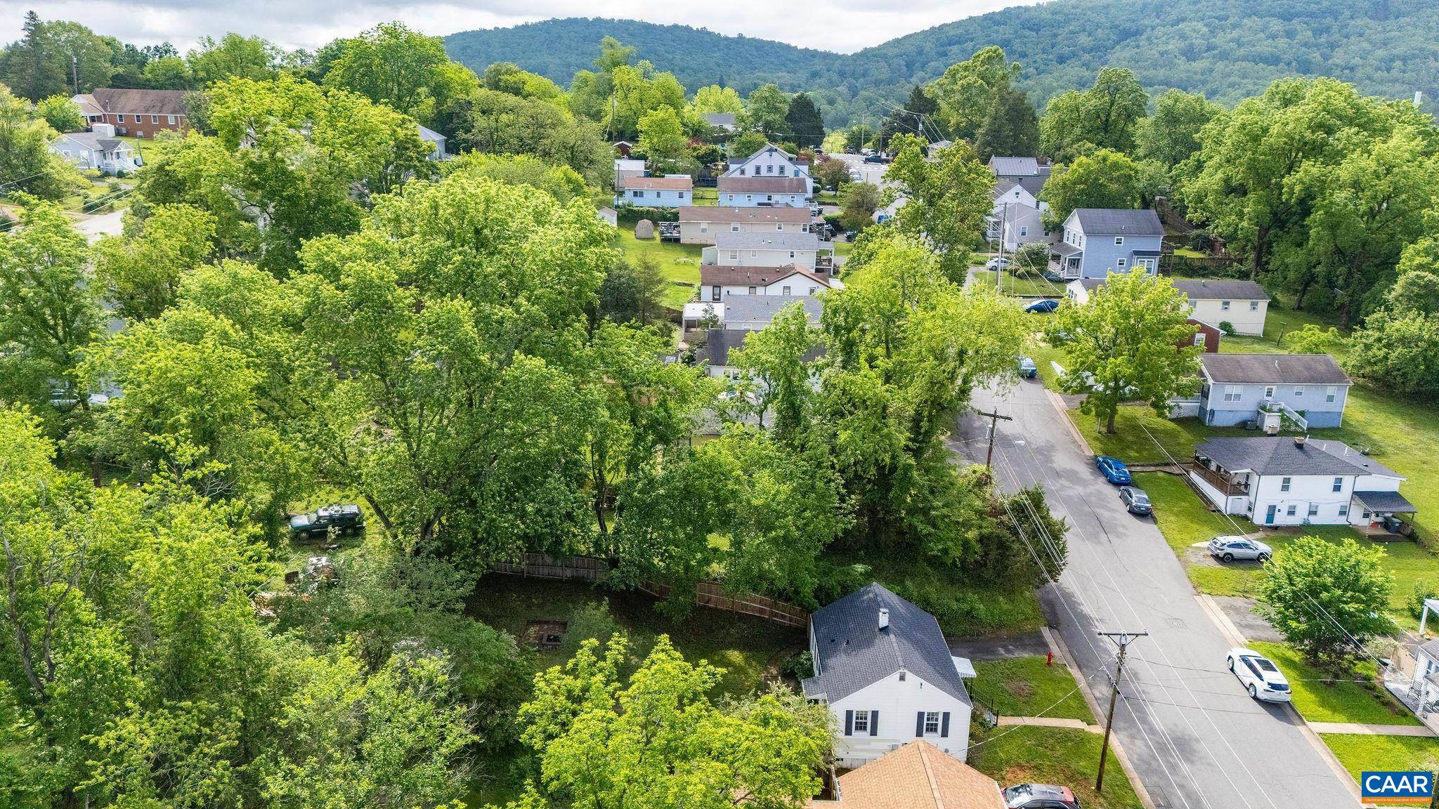 919 -B ALTAVISTA AVE, CHARLOTTESVILLE, Virginia 22902, 2 Bedrooms Bedrooms, ,1 BathroomBathrooms,Residential,919 -B ALTAVISTA AVE,664651 MLS # 664651