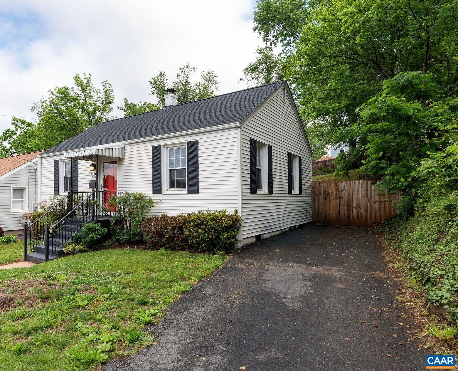 919 -B ALTAVISTA AVE, CHARLOTTESVILLE, Virginia 22902, 2 Bedrooms Bedrooms, ,1 BathroomBathrooms,Residential,919 -B ALTAVISTA AVE,664651 MLS # 664651