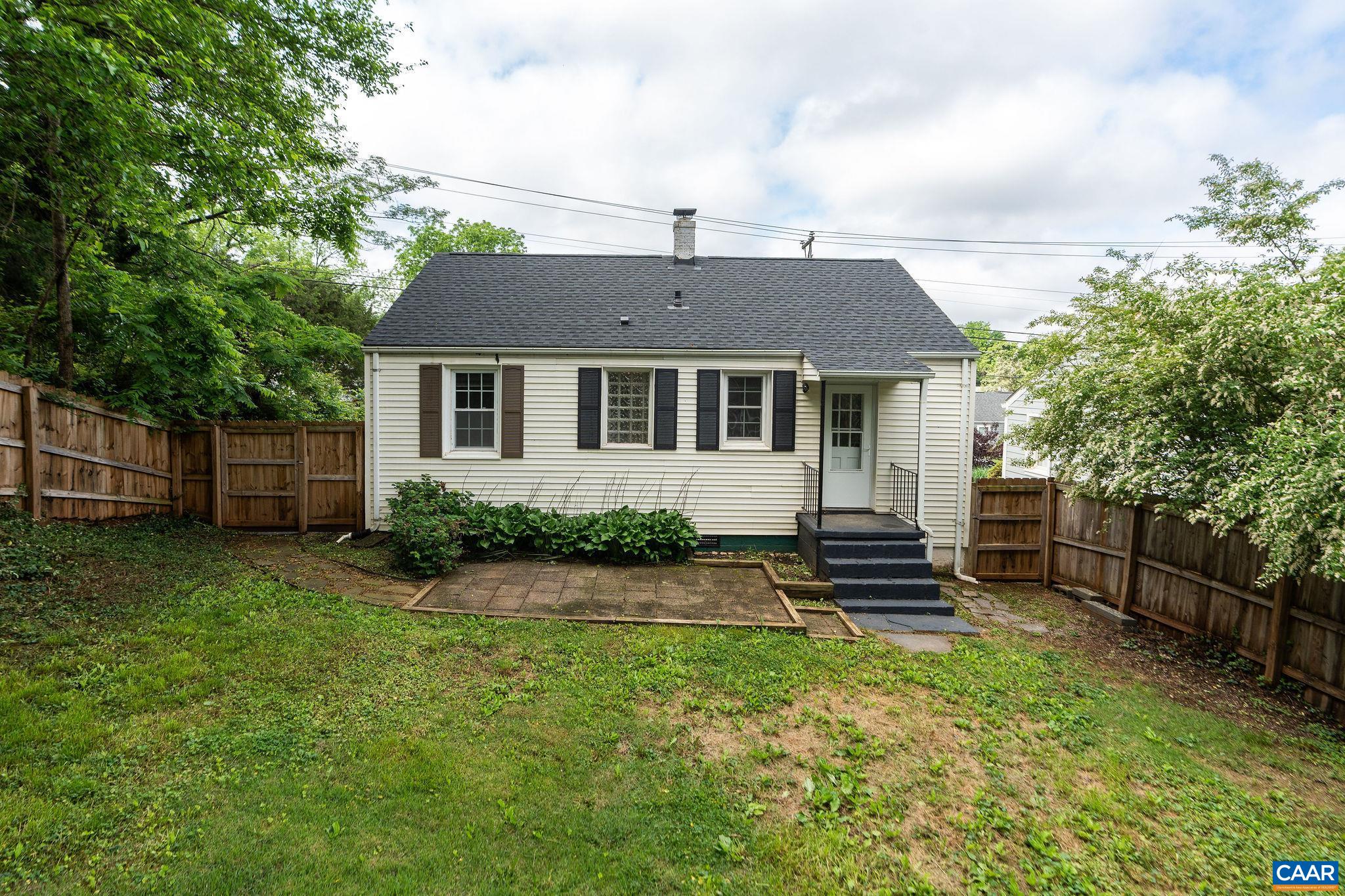 919 -B ALTAVISTA AVE, CHARLOTTESVILLE, Virginia 22902, 2 Bedrooms Bedrooms, ,1 BathroomBathrooms,Residential,919 -B ALTAVISTA AVE,664651 MLS # 664651