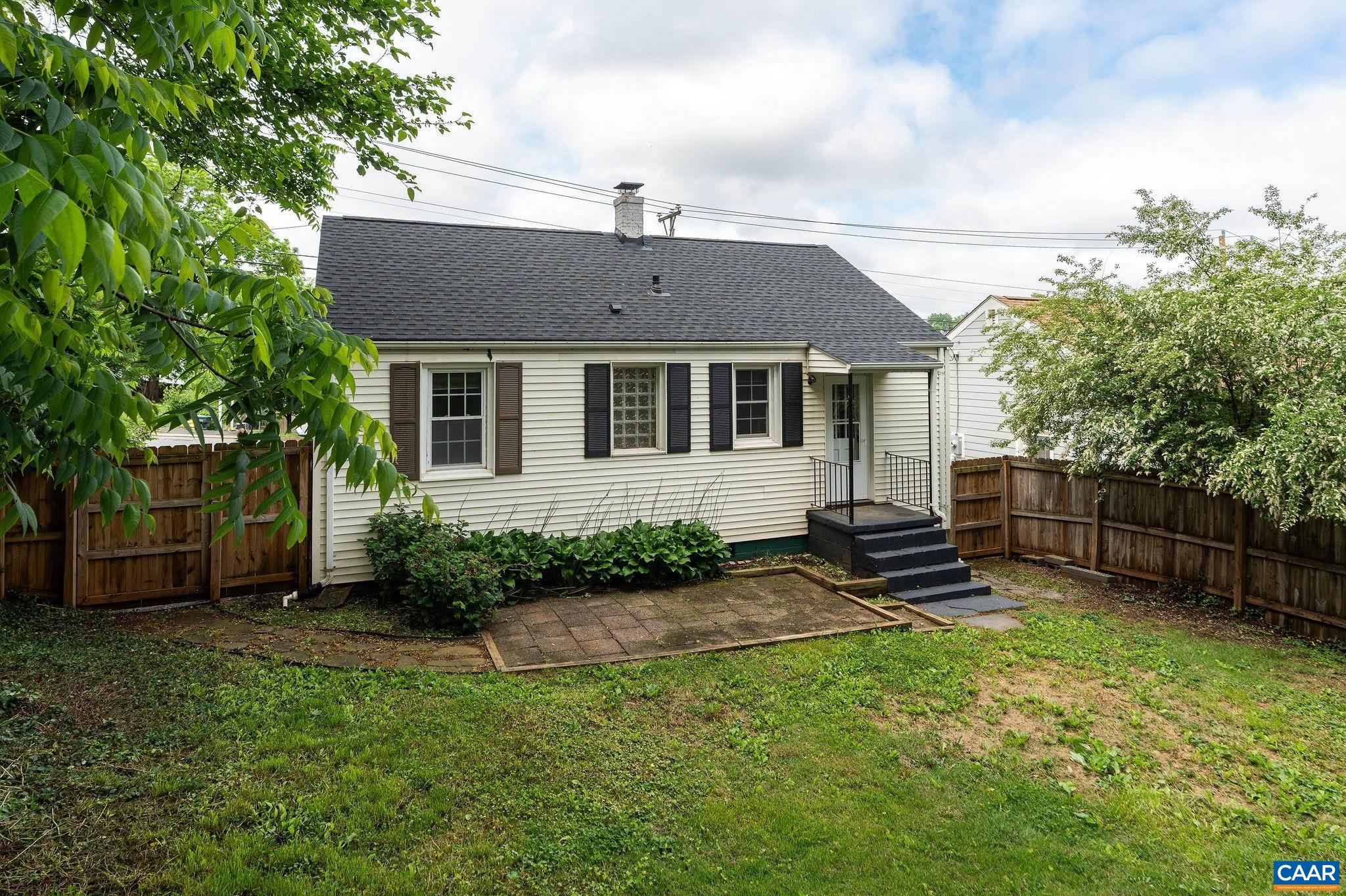 919 -B ALTAVISTA AVE, CHARLOTTESVILLE, Virginia 22902, 2 Bedrooms Bedrooms, ,1 BathroomBathrooms,Residential,919 -B ALTAVISTA AVE,664651 MLS # 664651