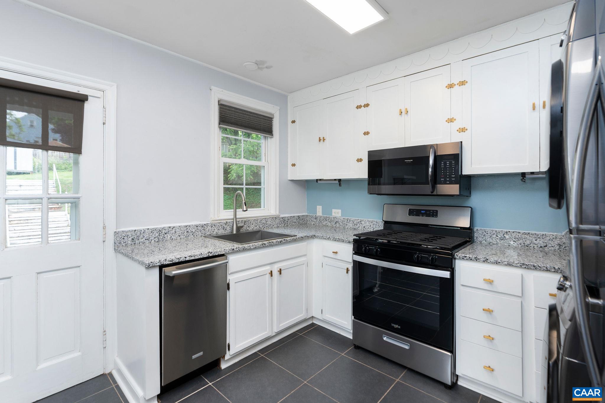 919 -B ALTAVISTA AVE, CHARLOTTESVILLE, Virginia 22902, 2 Bedrooms Bedrooms, ,1 BathroomBathrooms,Residential,919 -B ALTAVISTA AVE,664651 MLS # 664651