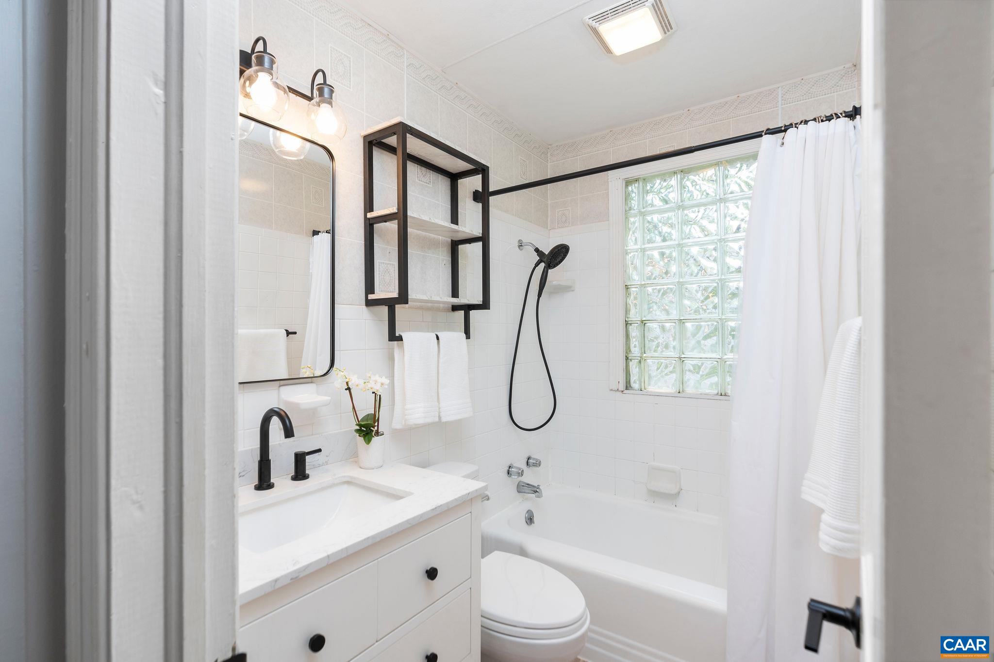 919 -B ALTAVISTA AVE, CHARLOTTESVILLE, Virginia 22902, 2 Bedrooms Bedrooms, ,1 BathroomBathrooms,Residential,919 -B ALTAVISTA AVE,664651 MLS # 664651