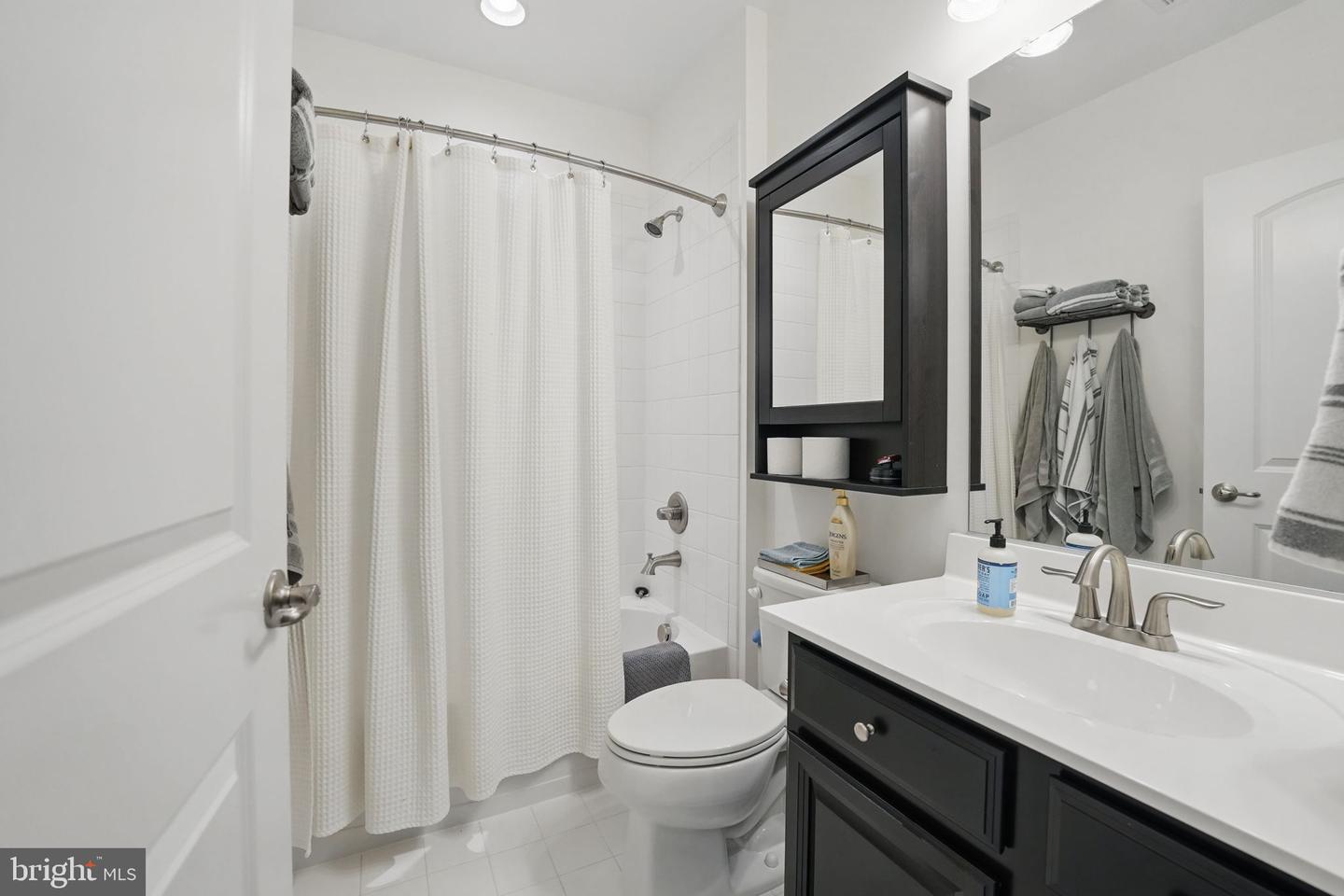 17063 BELLE ISLE DR, DUMFRIES, Virginia 22026, 5 Bedrooms Bedrooms, ,4 BathroomsBathrooms,Residential,For sale,17063 BELLE ISLE DR,VAPW2094246 MLS # VAPW2094246