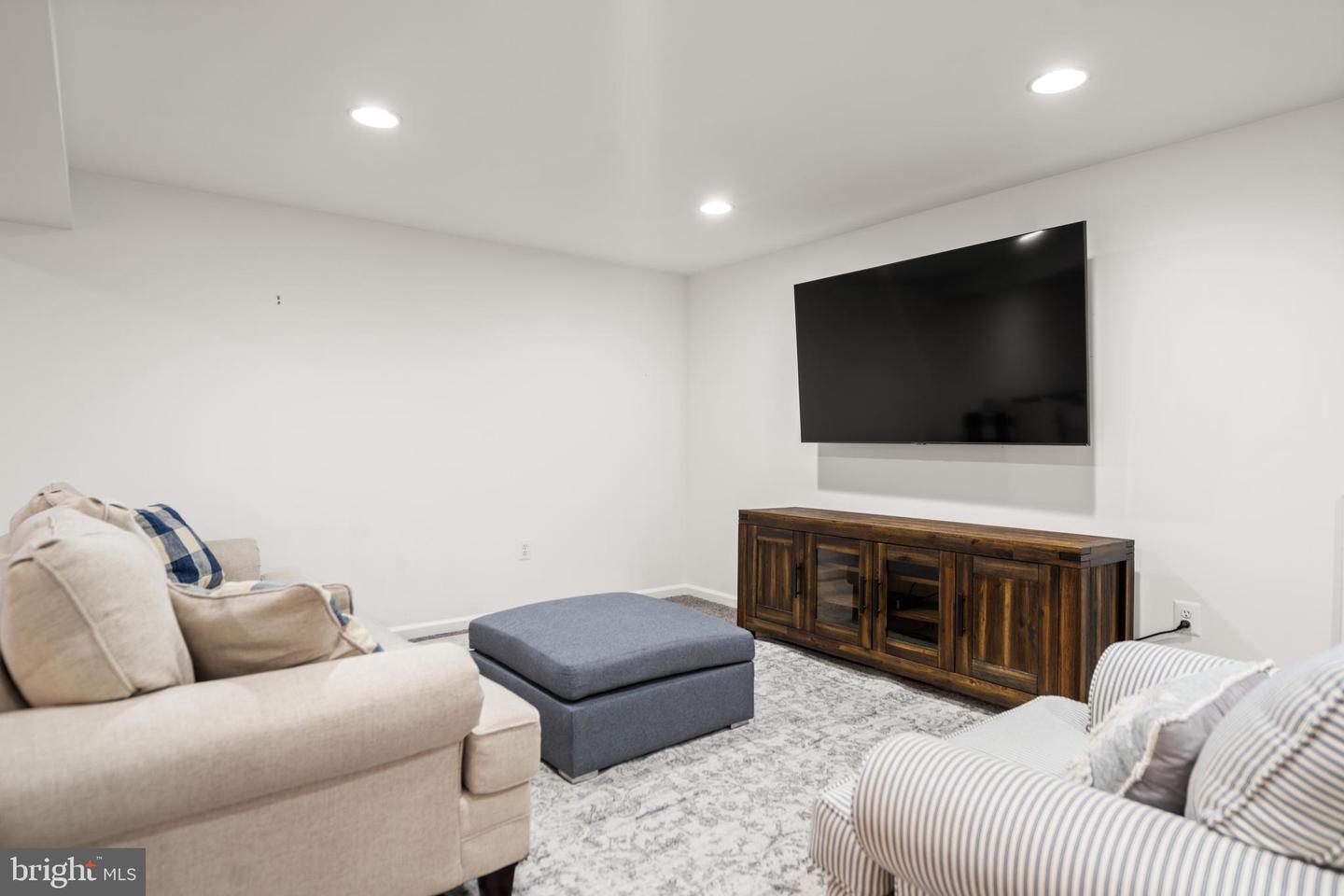 6703 PORTREE CT, SPRINGFIELD, Virginia 22152, 5 Bedrooms Bedrooms, 15 Rooms Rooms,3 BathroomsBathrooms,Residential,For sale,6703 PORTREE CT,VAFX2239452 MLS # VAFX2239452